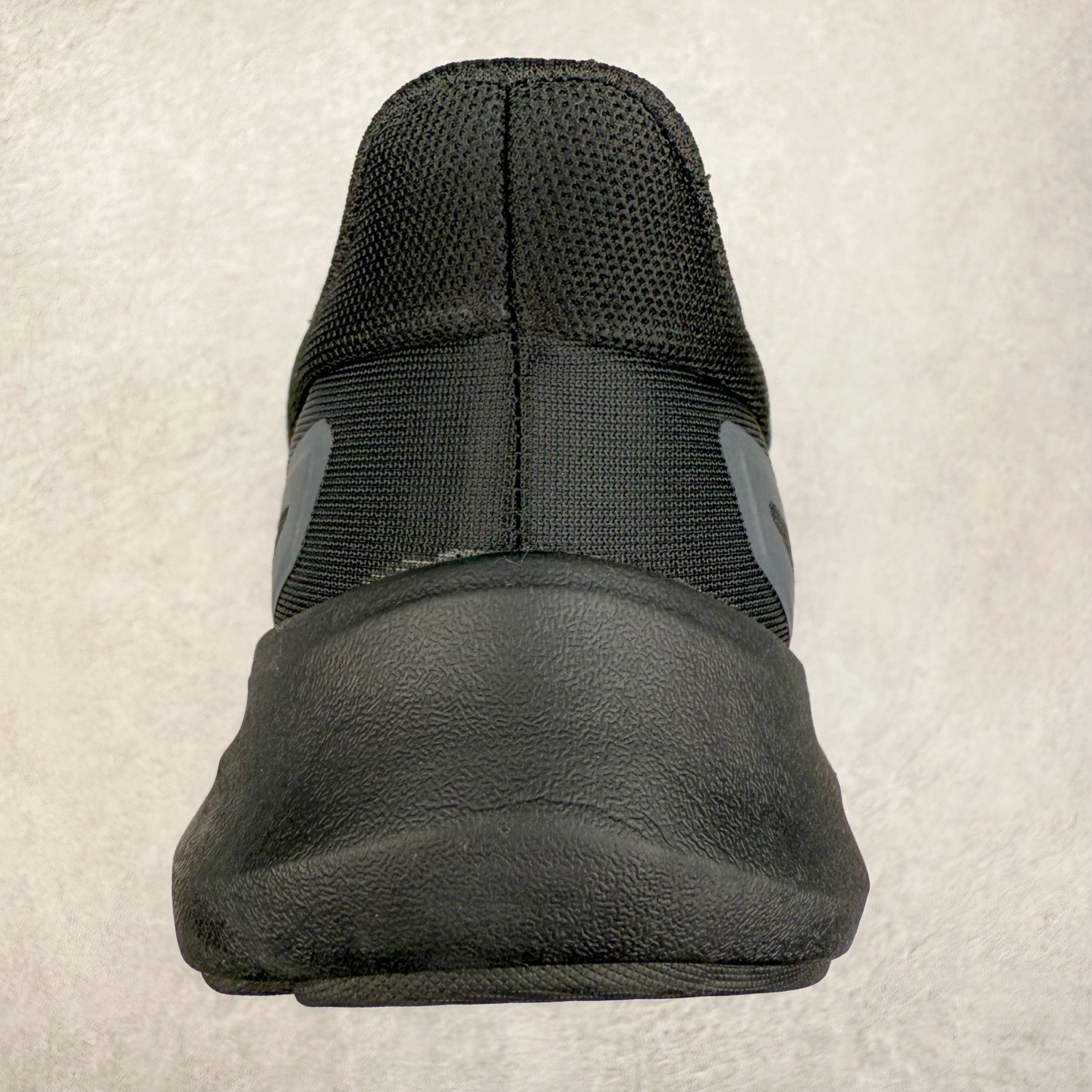 图片[8]-DESCENTE Run Step 迪桑特舒适耐磨 低帮 休闲训练长跑城市通勤跑步鞋 DESCENTE（迪桑特）创立于1935年，品牌名取自法语词汇，意为“滑降”。品牌箭头标识代表滑雪的三种技术“高速直线滑行”、“穿越”和“侧滑”，也寓意品牌在打造高端专业运动产品中不断追求完美的创新精神，致力于成为中国高端专业滑雪、综训、女子、铁人三项、高尔夫的第一品牌。实拍调校N版已经零色差零失真 百分百还原实物色彩所见即所得 不存在货不对板色差等低级问题 选购参考实物拍摄 不混卖不参货 只用心做好货严格选品 承诺混一赔十 尺码：36 36.5 37.5 38 38.5 39 40 40.5 41 42 42.5 43 44 44.5 45-选品中心