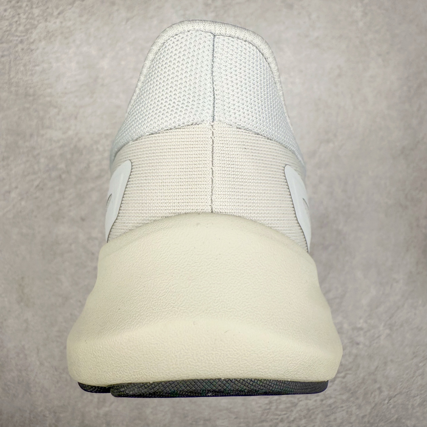 图片[8]-DESCENTE Run Step 迪桑特舒适耐磨 低帮 休闲训练长跑城市通勤跑步鞋 DESCENTE（迪桑特）创立于1935年，品牌名取自法语词汇，意为“滑降”。品牌箭头标识代表滑雪的三种技术“高速直线滑行”、“穿越”和“侧滑”，也寓意品牌在打造高端专业运动产品中不断追求完美的创新精神，致力于成为中国高端专业滑雪、综训、女子、铁人三项、高尔夫的第一品牌。实拍调校N版已经零色差零失真 百分百还原实物色彩所见即所得 不存在货不对板色差等低级问题 选购参考实物拍摄 不混卖不参货 只用心做好货严格选品 承诺混一赔十 尺码：36 36.5 37.5 38 38.5 39 40 40.5 41 42 42.5 43 44 44.5 45-选品中心