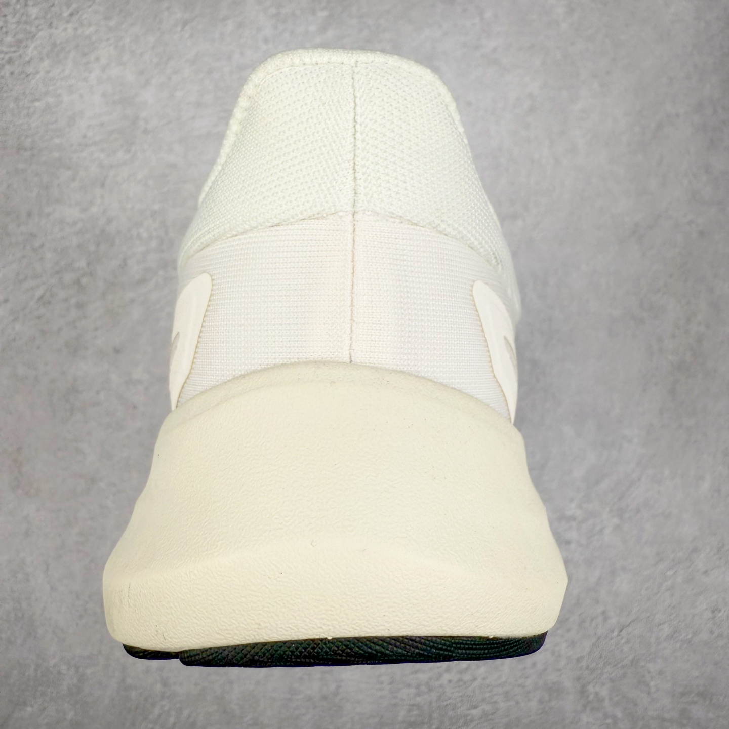 图片[8]-DESCENTE Run Step 迪桑特舒适耐磨 低帮 休闲训练长跑城市通勤跑步鞋 DESCENTE（迪桑特）创立于1935年，品牌名取自法语词汇，意为“滑降”。品牌箭头标识代表滑雪的三种技术“高速直线滑行”、“穿越”和“侧滑”，也寓意品牌在打造高端专业运动产品中不断追求完美的创新精神，致力于成为中国高端专业滑雪、综训、女子、铁人三项、高尔夫的第一品牌。实拍调校N版已经零色差零失真 百分百还原实物色彩所见即所得 不存在货不对板色差等低级问题 选购参考实物拍摄 不混卖不参货 只用心做好货严格选品 承诺混一赔十 尺码：36 36.5 37.5 38 38.5 39 40 40.5 41 42 42.5 43 44 44.5 45-选品中心