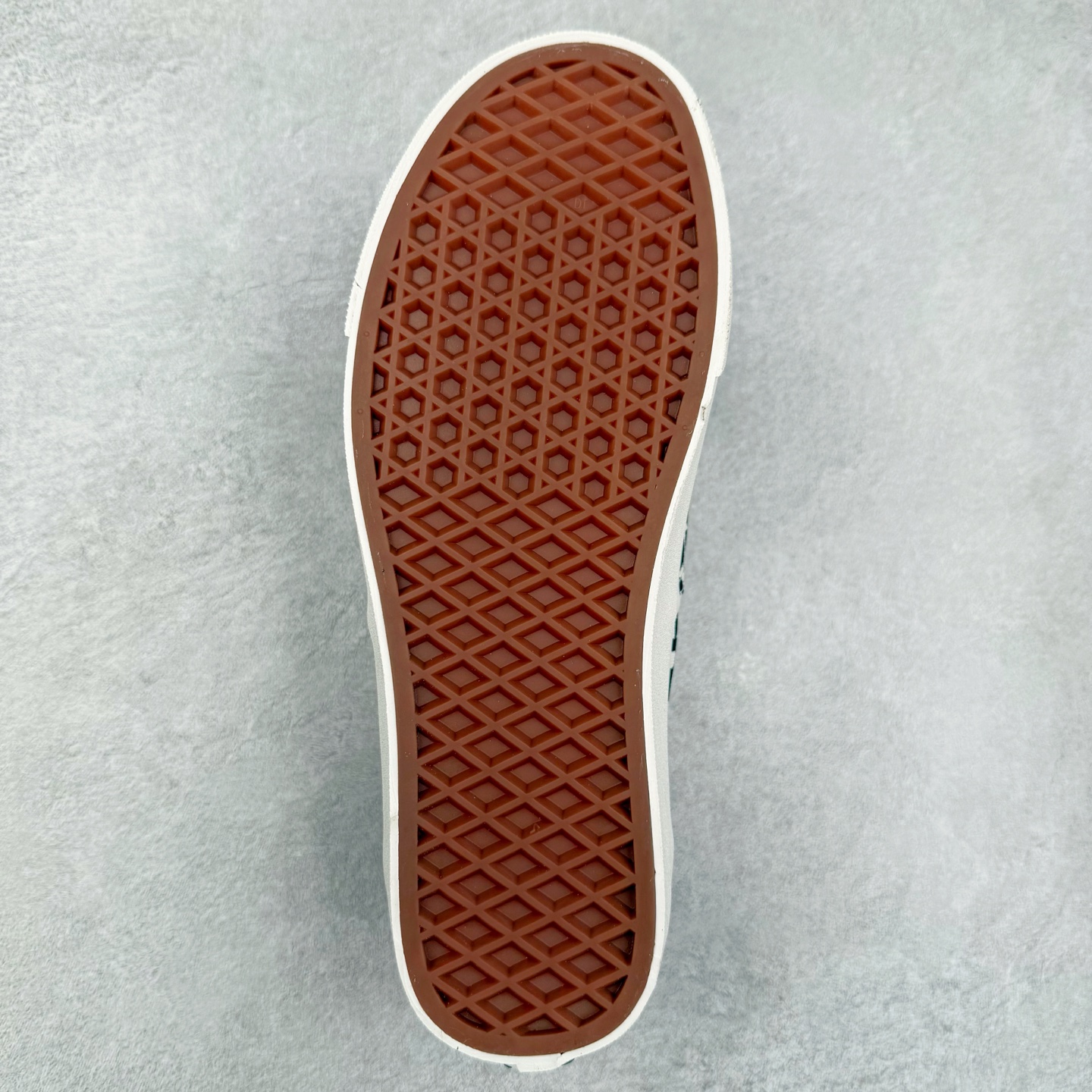 图片[9]-CDG x Vans Authentic 44 2025官方新款 OTW高端支线 川久保玲联名限定 休闲硫化板鞋 原鞋开发 公司同源整套流水线 满印黑白logo涂鸦 升级Sola Foam缓震可抽卸鞋垫 舒适度翻倍 质感拉满 防滑硫化底耐磨抗造 货号：VN000EEUUY6 尺码：35 36 36.5 37 38 38.5 39 40.5 41 42 42.5 43 44 44.5 45-选品中心