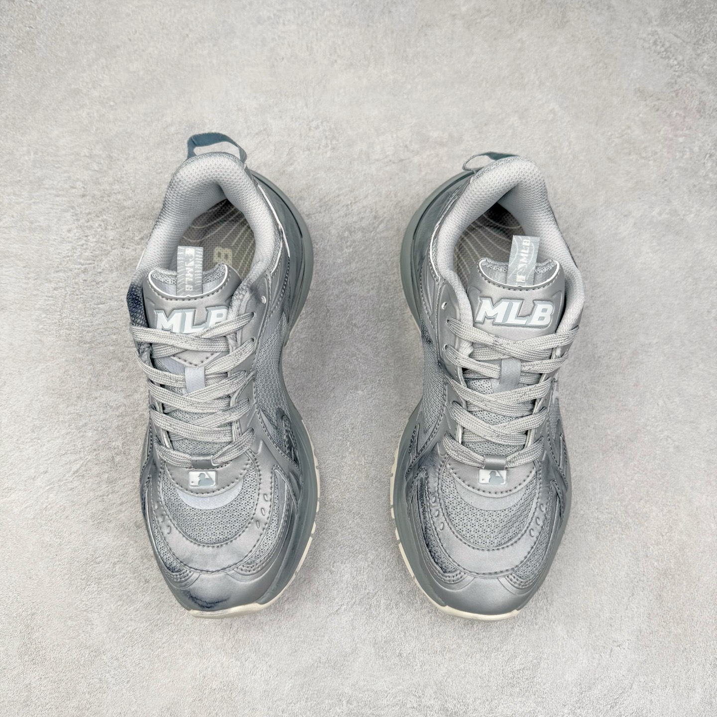 图片[2]-MLB 纽约洋基队 25SS潮流运动休闲纽约洋基队合成革潮流时尚舒适休闲运动风厚底增高 防滑耐磨低帮老爹鞋 男女同款 实拍调校N版已经零色差零失真 百分百还原实物色彩所见即所得 不存在货不对板色差等低级问题 选购参考实物拍摄 不混卖不参货 只用心做好货严格选品 承诺混一赔十 尺码：36 36.5 37.5 38 38.5 39 40 40.5 41 42 42.5 43 44 44.5 45-选品中心