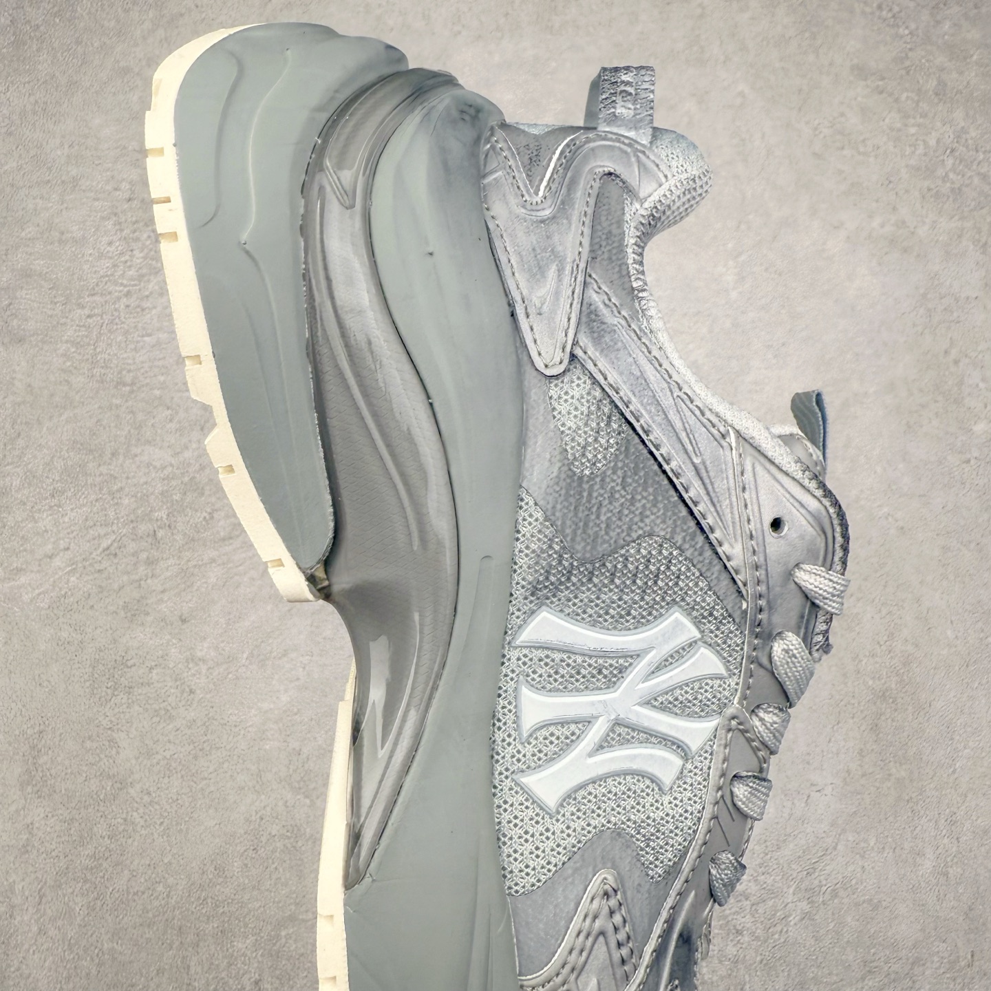 图片[6]-MLB 纽约洋基队 25SS潮流运动休闲纽约洋基队合成革潮流时尚舒适休闲运动风厚底增高 防滑耐磨低帮老爹鞋 男女同款 实拍调校N版已经零色差零失真 百分百还原实物色彩所见即所得 不存在货不对板色差等低级问题 选购参考实物拍摄 不混卖不参货 只用心做好货严格选品 承诺混一赔十 尺码：36 36.5 37.5 38 38.5 39 40 40.5 41 42 42.5 43 44 44.5 45-选品中心