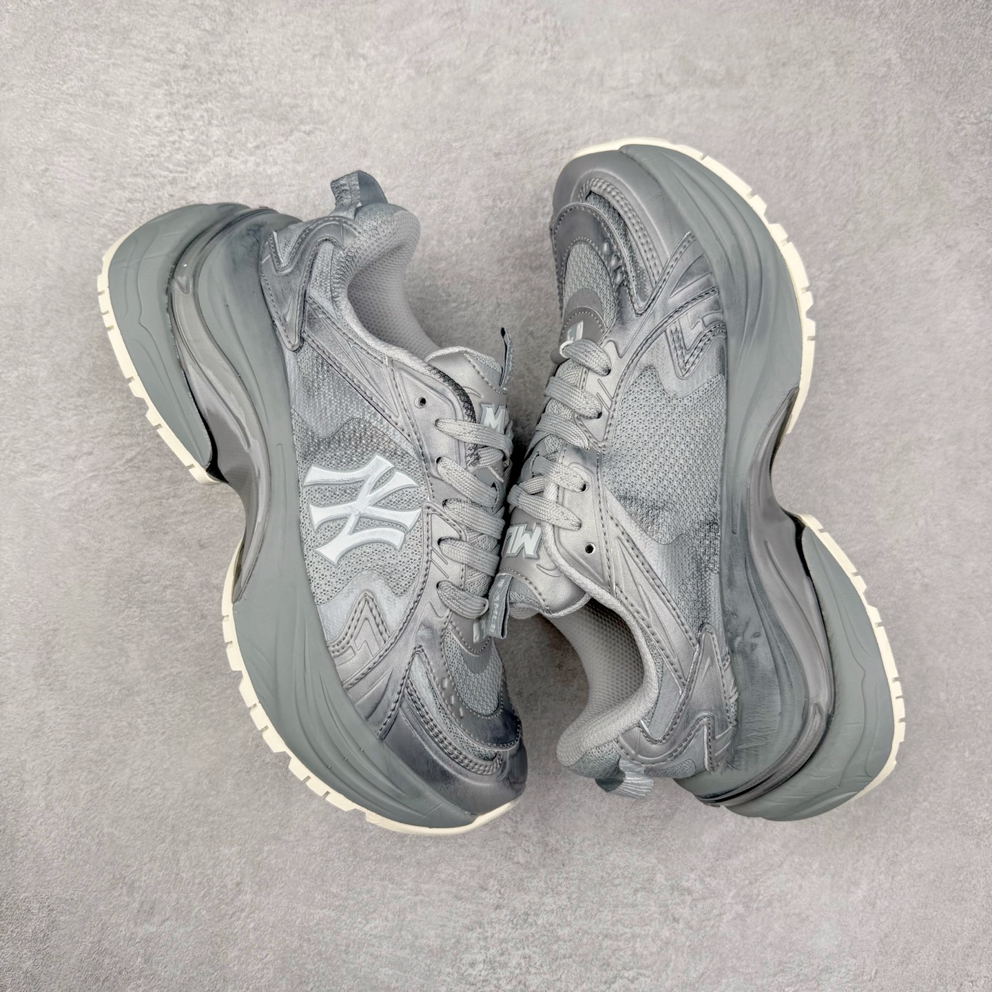 图片[3]-MLB 纽约洋基队 25SS潮流运动休闲纽约洋基队合成革潮流时尚舒适休闲运动风厚底增高 防滑耐磨低帮老爹鞋 男女同款 实拍调校N版已经零色差零失真 百分百还原实物色彩所见即所得 不存在货不对板色差等低级问题 选购参考实物拍摄 不混卖不参货 只用心做好货严格选品 承诺混一赔十 尺码：36 36.5 37.5 38 38.5 39 40 40.5 41 42 42.5 43 44 44.5 45-选品中心