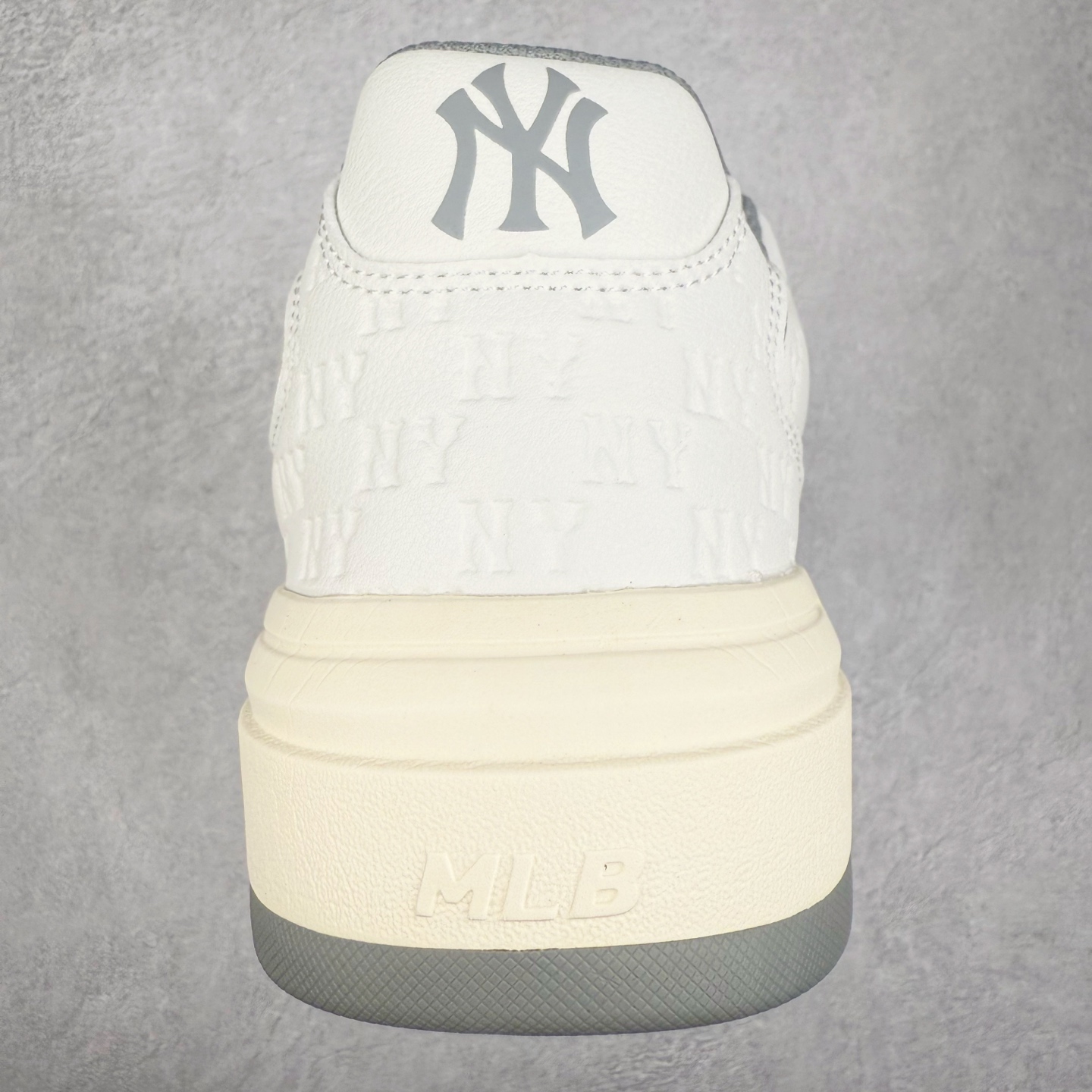 图片[8]-MLB Chunky Liner Basic 复古印花学长鞋系列低帮轻量增高厚底百搭休闲运动慢跑鞋板鞋 Korea韩国联名NY美国榄球纽约洋基队限定 韩国代购专供 全套原楦原纸板原厂数据开发 正确中底拉帮中底网布细节 平台代购专供 左脚内置芯片 韩国代购吊牌标贴 独家一比一RB+MD组合大底 高频后跟小人Logo精准对位立体饱满 正确网布加超迁鞋面 转印中底走线紧密 转印Logo工艺表层防刮不掉色 尺码：35 36 36.5 37.5 38 38.5 39 40 40.5 41 42 42.5 43 44 45-选品中心
