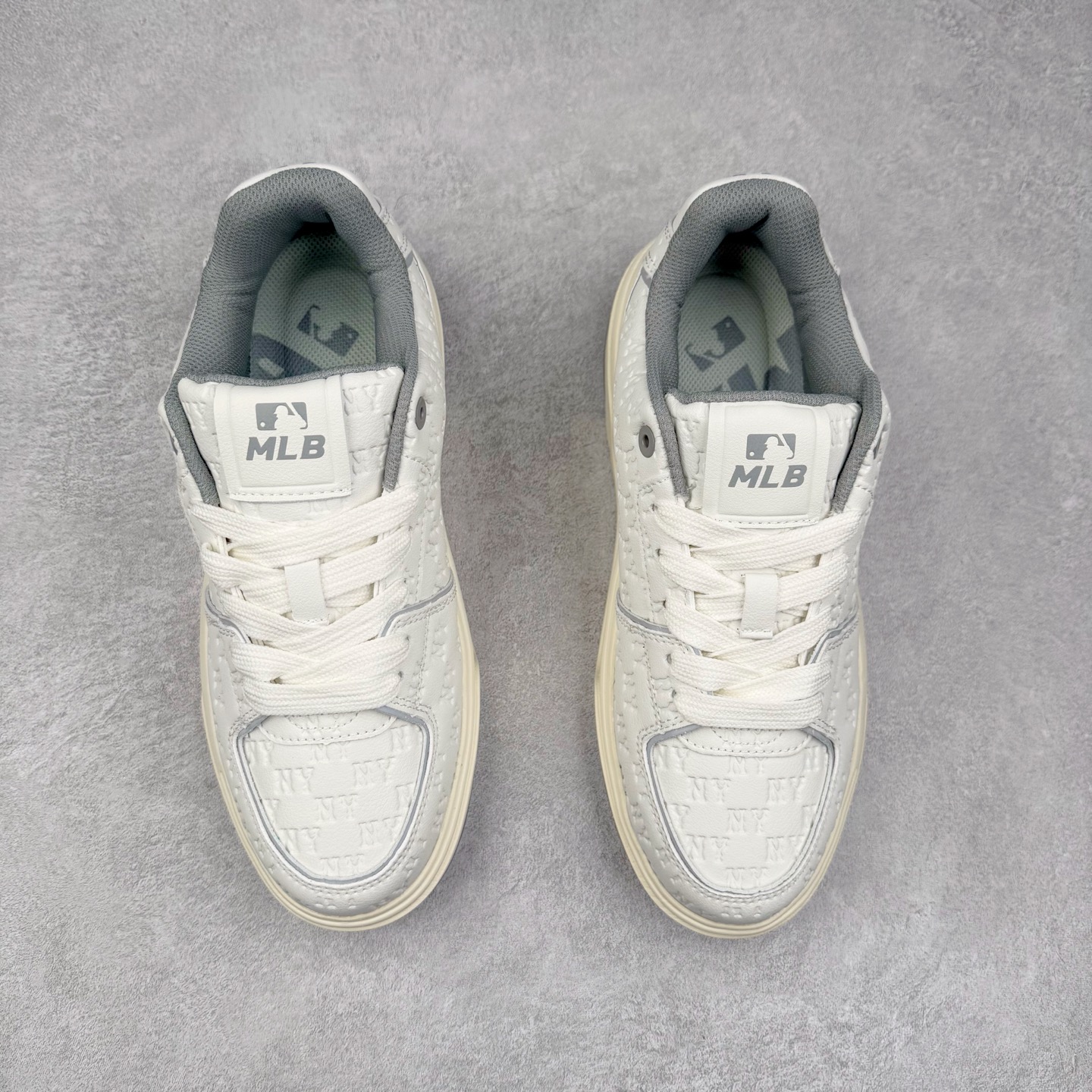 图片[2]-MLB Chunky Liner Basic 复古印花学长鞋系列低帮轻量增高厚底百搭休闲运动慢跑鞋板鞋 Korea韩国联名NY美国榄球纽约洋基队限定 韩国代购专供 全套原楦原纸板原厂数据开发 正确中底拉帮中底网布细节 平台代购专供 左脚内置芯片 韩国代购吊牌标贴 独家一比一RB+MD组合大底 高频后跟小人Logo精准对位立体饱满 正确网布加超迁鞋面 转印中底走线紧密 转印Logo工艺表层防刮不掉色 尺码：35 36 36.5 37.5 38 38.5 39 40 40.5 41 42 42.5 43 44 45-选品中心