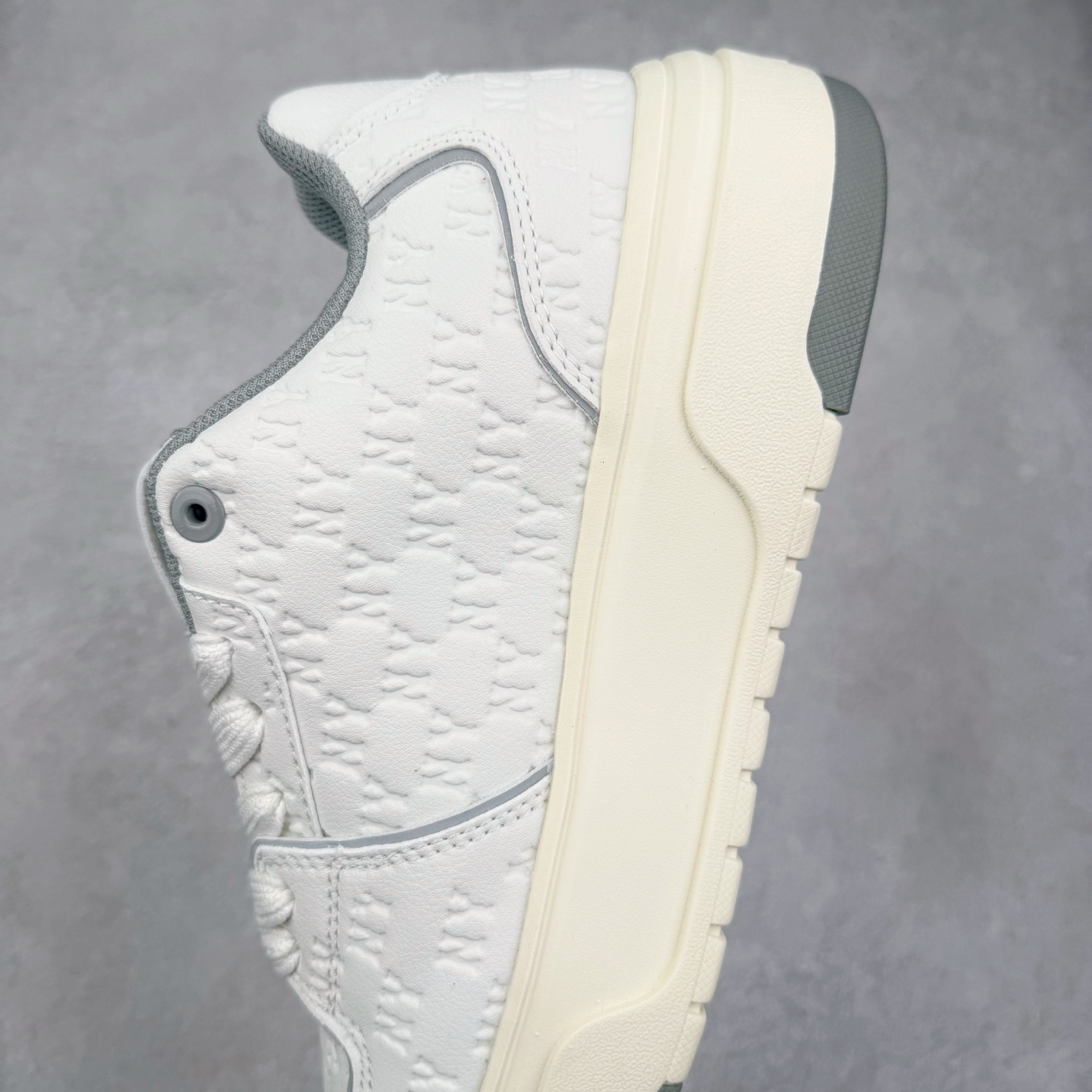 图片[7]-MLB Chunky Liner Basic 复古印花学长鞋系列低帮轻量增高厚底百搭休闲运动慢跑鞋板鞋 Korea韩国联名NY美国榄球纽约洋基队限定 韩国代购专供 全套原楦原纸板原厂数据开发 正确中底拉帮中底网布细节 平台代购专供 左脚内置芯片 韩国代购吊牌标贴 独家一比一RB+MD组合大底 高频后跟小人Logo精准对位立体饱满 正确网布加超迁鞋面 转印中底走线紧密 转印Logo工艺表层防刮不掉色 尺码：35 36 36.5 37.5 38 38.5 39 40 40.5 41 42 42.5 43 44 45-选品中心