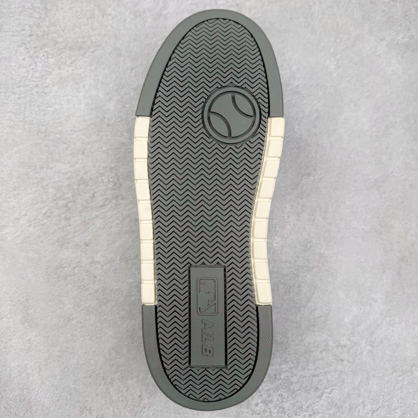 图片[9]-MLB Chunky Liner Basic 复古印花学长鞋系列低帮轻量增高厚底百搭休闲运动慢跑鞋板鞋 Korea韩国联名NY美国榄球纽约洋基队限定 韩国代购专供 全套原楦原纸板原厂数据开发 正确中底拉帮中底网布细节 平台代购专供 左脚内置芯片 韩国代购吊牌标贴 独家一比一RB+MD组合大底 高频后跟小人Logo精准对位立体饱满 正确网布加超迁鞋面 转印中底走线紧密 转印Logo工艺表层防刮不掉色 尺码：35 36 36.5 37.5 38 38.5 39 40 40.5 41 42 42.5 43 44 45-选品中心