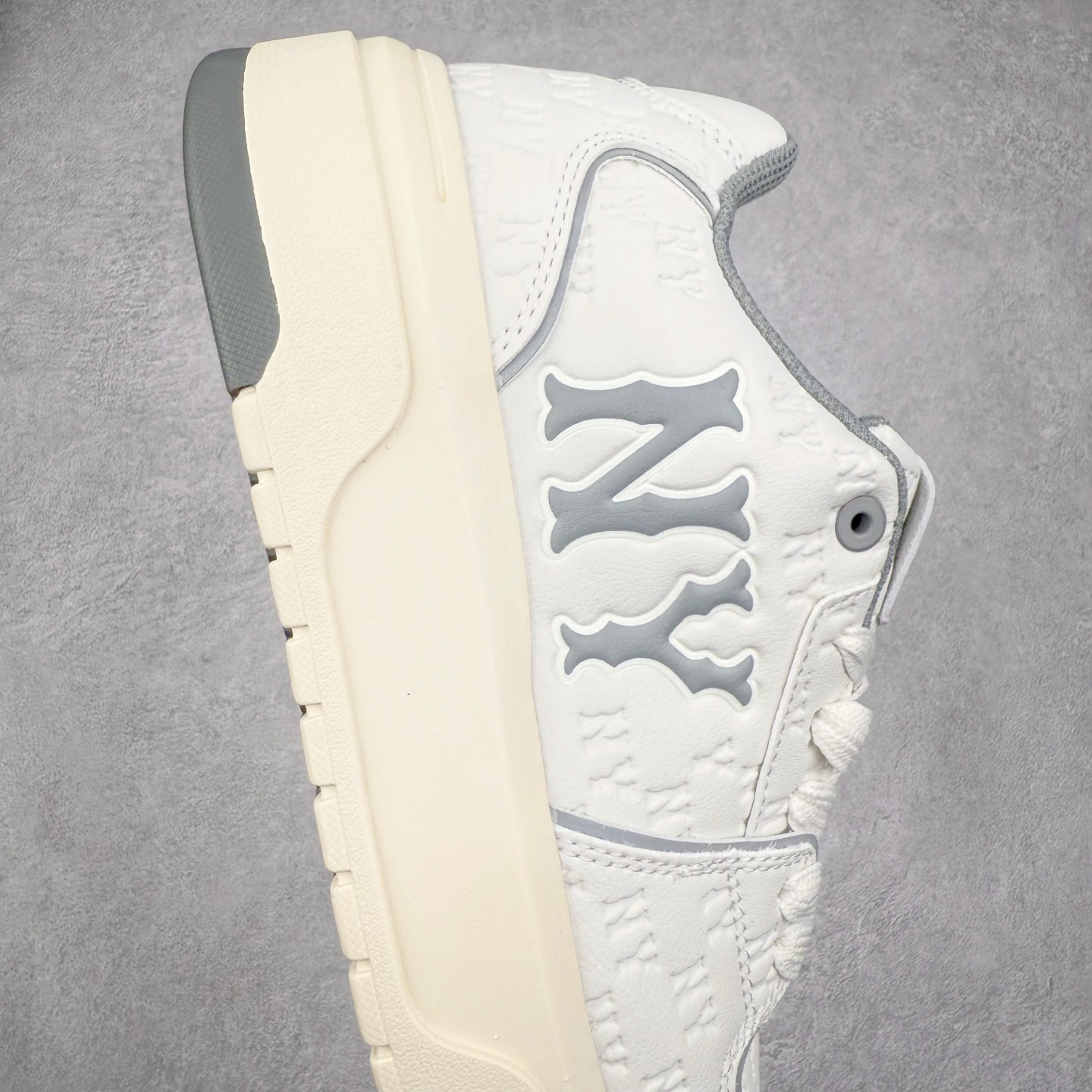 图片[6]-MLB Chunky Liner Basic 复古印花学长鞋系列低帮轻量增高厚底百搭休闲运动慢跑鞋板鞋 Korea韩国联名NY美国榄球纽约洋基队限定 韩国代购专供 全套原楦原纸板原厂数据开发 正确中底拉帮中底网布细节 平台代购专供 左脚内置芯片 韩国代购吊牌标贴 独家一比一RB+MD组合大底 高频后跟小人Logo精准对位立体饱满 正确网布加超迁鞋面 转印中底走线紧密 转印Logo工艺表层防刮不掉色 尺码：35 36 36.5 37.5 38 38.5 39 40 40.5 41 42 42.5 43 44 45-选品中心