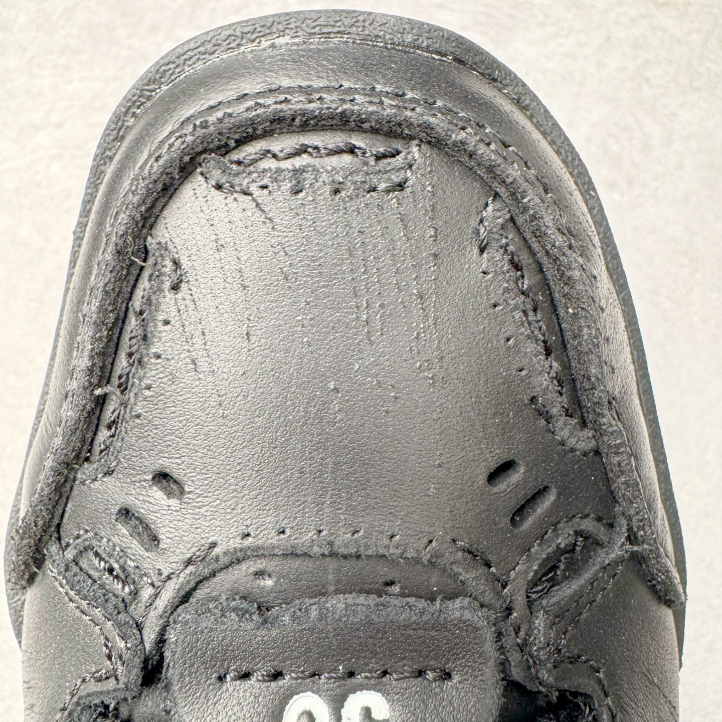 图片[17]-＃VG零售版 Balenciaga Hamptons Worn-Out 巴黎世家涤纶（聚酯纤维）牛皮革 圆头系带 低帮 生活休闲鞋板鞋 全套原纸板楦头开发 最原汁原味的灵魂版型 全鞋荧光划线卡点 胶水把控整洁度追求极致完美 每一双都是工艺品 多重QC质检 超越公司货的品控标准 实实在在的免检产品 原盒原配 正确字体电绣 粗细、位置、大小正确 侧边TPU 透气孔匹配意产原版 正确分离大底 TPU软底 原版一致大底LOGO 立体感十足 原厂皮料水洗做旧 采购原厂网纱 偏大一码 尺码：35 36 37 38 39 40 41 42 43 44 45 46-选品中心