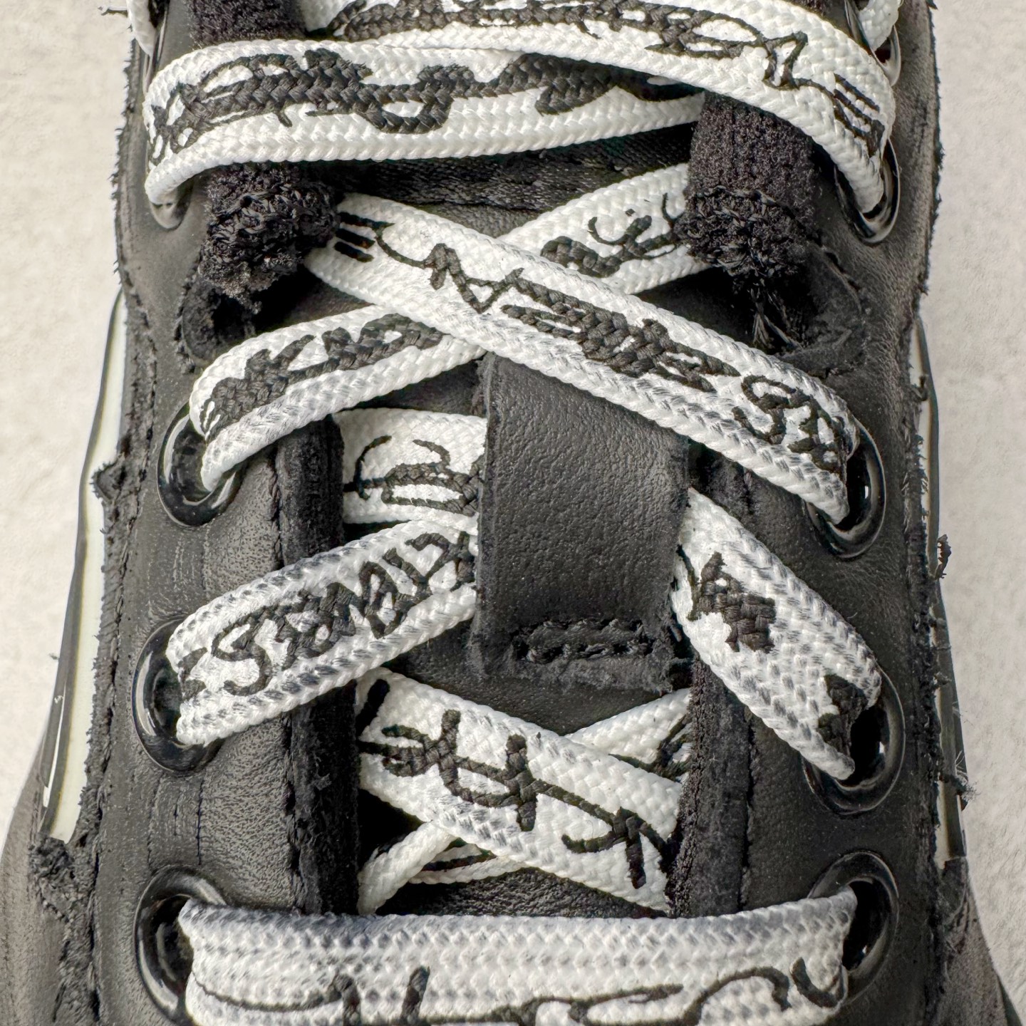 图片[15]-＃VG零售版 Balenciaga Hamptons Worn-Out 巴黎世家涤纶（聚酯纤维）牛皮革 圆头系带 低帮 生活休闲鞋板鞋 全套原纸板楦头开发 最原汁原味的灵魂版型 全鞋荧光划线卡点 胶水把控整洁度追求极致完美 每一双都是工艺品 多重QC质检 超越公司货的品控标准 实实在在的免检产品 原盒原配 正确字体电绣 粗细、位置、大小正确 侧边TPU 透气孔匹配意产原版 正确分离大底 TPU软底 原版一致大底LOGO 立体感十足 原厂皮料水洗做旧 采购原厂网纱 偏大一码 尺码：35 36 37 38 39 40 41 42 43 44 45 46-选品中心