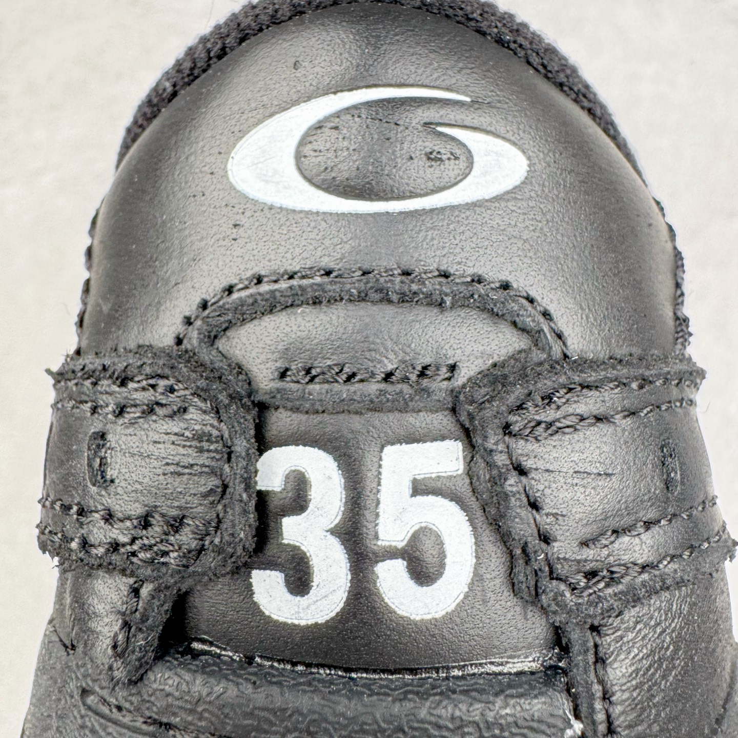 图片[12]-＃VG零售版 Balenciaga Hamptons Worn-Out 巴黎世家涤纶（聚酯纤维）牛皮革 圆头系带 低帮 生活休闲鞋板鞋 全套原纸板楦头开发 最原汁原味的灵魂版型 全鞋荧光划线卡点 胶水把控整洁度追求极致完美 每一双都是工艺品 多重QC质检 超越公司货的品控标准 实实在在的免检产品 原盒原配 正确字体电绣 粗细、位置、大小正确 侧边TPU 透气孔匹配意产原版 正确分离大底 TPU软底 原版一致大底LOGO 立体感十足 原厂皮料水洗做旧 采购原厂网纱 偏大一码 尺码：35 36 37 38 39 40 41 42 43 44 45 46-选品中心