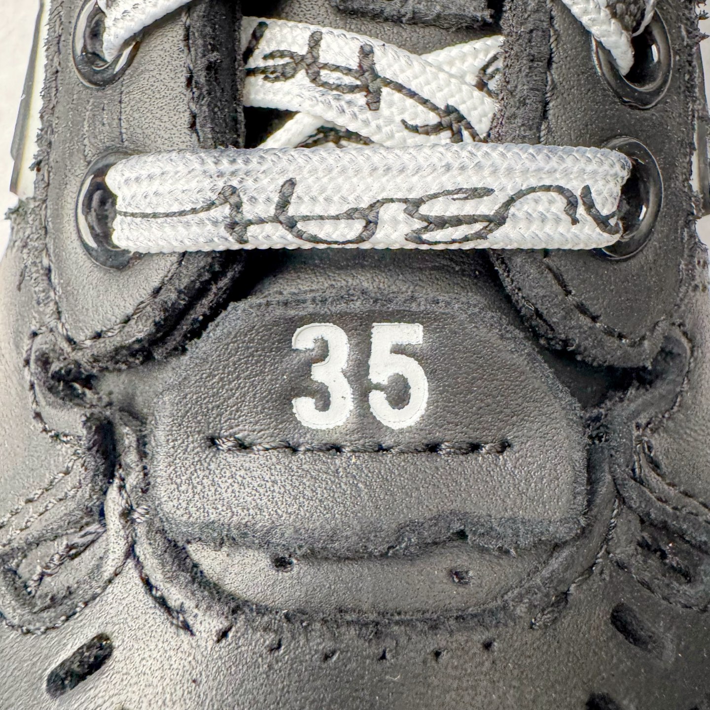 图片[16]-＃VG零售版 Balenciaga Hamptons Worn-Out 巴黎世家涤纶（聚酯纤维）牛皮革 圆头系带 低帮 生活休闲鞋板鞋 全套原纸板楦头开发 最原汁原味的灵魂版型 全鞋荧光划线卡点 胶水把控整洁度追求极致完美 每一双都是工艺品 多重QC质检 超越公司货的品控标准 实实在在的免检产品 原盒原配 正确字体电绣 粗细、位置、大小正确 侧边TPU 透气孔匹配意产原版 正确分离大底 TPU软底 原版一致大底LOGO 立体感十足 原厂皮料水洗做旧 采购原厂网纱 偏大一码 尺码：35 36 37 38 39 40 41 42 43 44 45 46-选品中心