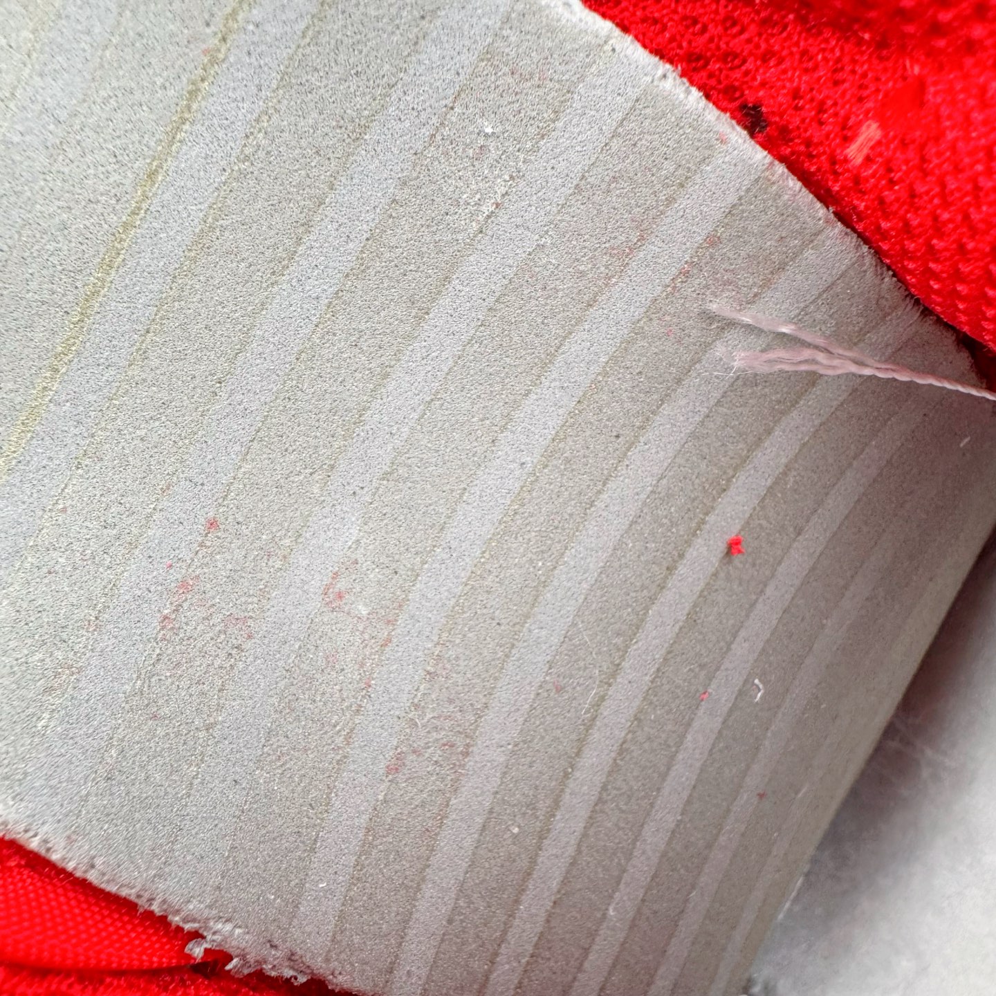 图片[11]-＃YC纯原 NK Dunk Low 婚鞋 吉祥如意 DD1873-116 当经典 Dunk Low 邂逅华夏祥瑞，龙鳞点睛，凤翎流霞，演绎新中式奢华。鞋身红白经典碰撞，金色祥云于后跟升腾，鞋畔「囍」坠轻摇，鞋带、鞋舌的金色组件与鞋头温润珍珠交相辉映，是传统华美与现代工艺的绝妙融合。定制系列天花板 无原鞋不开发 全系列得物原鞋一比一校对开发 配色持续更新中 终端对接 优势输出 全套原厂楦头原纸板数据档案倾力打造 原汁原味莞产 极致还原 圈内最强针车工艺 高端零售指定版 广东原厂配套原盒原标 鞋盒分三个尺码段 原厂冲刀 超高清洁度 全鞋零毛边皮料切割 采用原厂百宏鞋带以及原厂百宏织唛舌标 内标可供原厂几率过验 进口原装条纹中底布 四线拉帮白色点胶 原厂拉帮手法遵循公司 原厂电绣 极致还原 尺码：36 36.5 37.5 38 38.5 39 40 40.5 41 42 42.5 43 44 44.5 45 46-选品中心