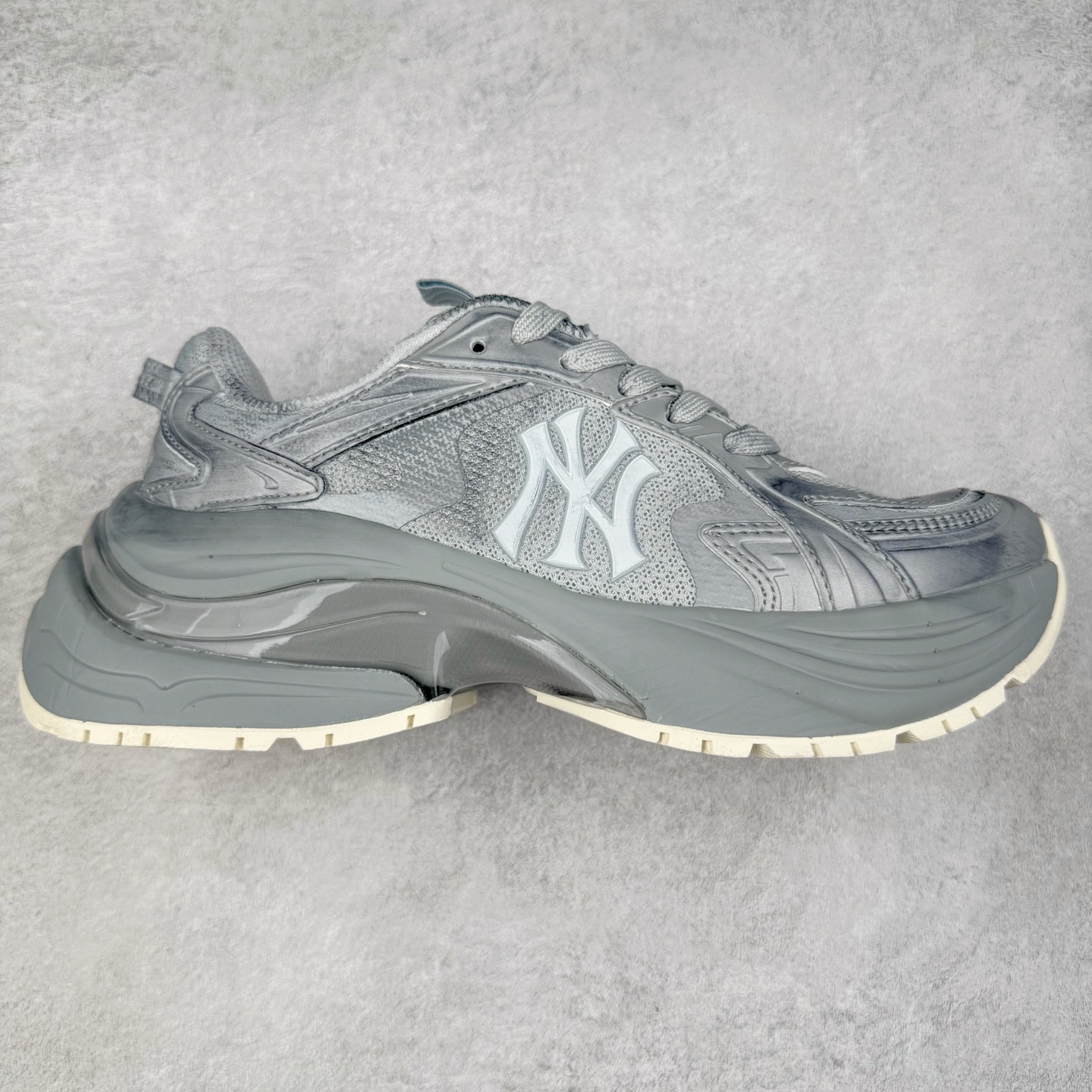 MLB 纽约洋基队 25SS潮流运动休闲纽约洋基队合成革潮流时尚舒适休闲运动风厚底增高 防滑耐磨低帮老爹鞋 男女同款 实拍调校N版已经零色差零失真 百分百还原实物色彩所见即所得 不存在货不对板色差等低级问题 选购参考实物拍摄 不混卖不参货 只用心做好货严格选品 承诺混一赔十 尺码：36 36.5 37.5 38 38.5 39 40 40.5 41 42 42.5 43 44 44.5 45-选品中心