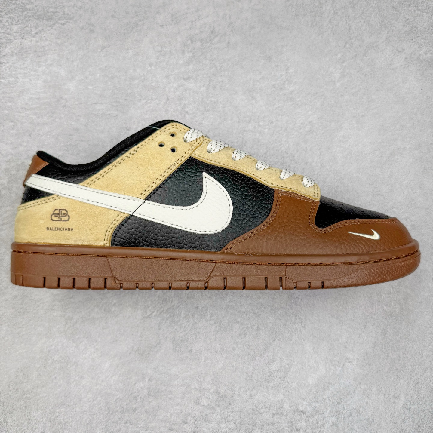 NK Dunk Low 定制配色 FX1588-313 大厂出品 极力推荐 原装头层材料 独家版型蒸餾加工帶來的是更好的视觉和脚感体验大厂纯原品质出货 清洁度 电绣工艺 皮料切割干净无任何毛边 细节完美 实拍调校N版已经零色差零失真 百分百还原实物色彩所见即所得 不存在货不对板色差等低级问题 选购参考实物拍摄 不混卖不参货 只用心做好货严格选品 承诺混一赔十 尺码：36 36.5 37.5 38 38.5 39 40 40.5 41 42 42.5 43 44 44.5 45-选品中心