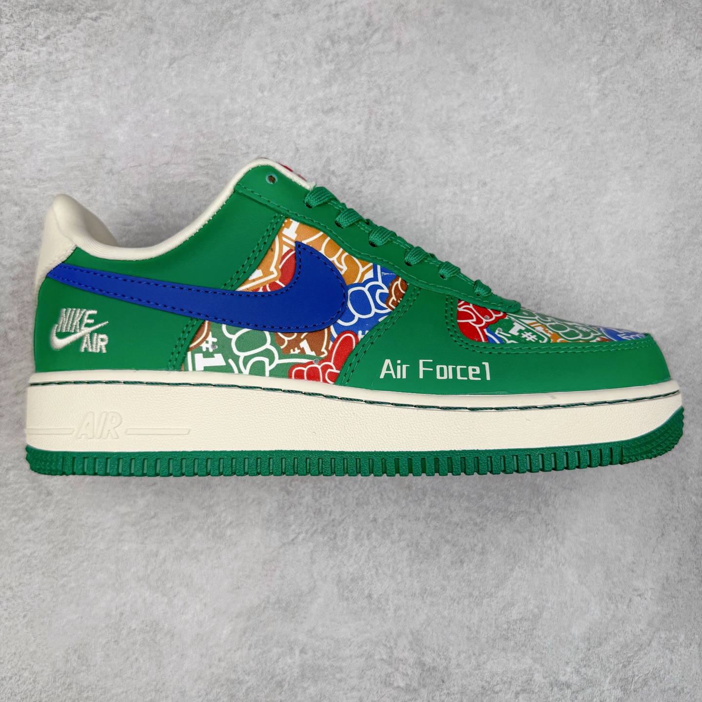 NK Air Force 1´07 Low 空军一号低帮百搭休闲运动板鞋 KJ1688-007 柔软、弹性十足的缓震性能和出色的中底设计 横跨复古与现代的外型结合 造就出风靡全球 三十多年的Force 1 直到今天还深受青睐 实拍调校N版已经零色差零失真 百分百还原实物色彩所见即所得 不存在货不对板色差等低级问题 选购参考实物拍摄 不混卖不参货 只用心做好货严格选品 承诺混一赔十 尺码：36 36.5 37.5 38 38.5 39 40 40.5 41 42 42.5 43 44 44.5 45-选品中心