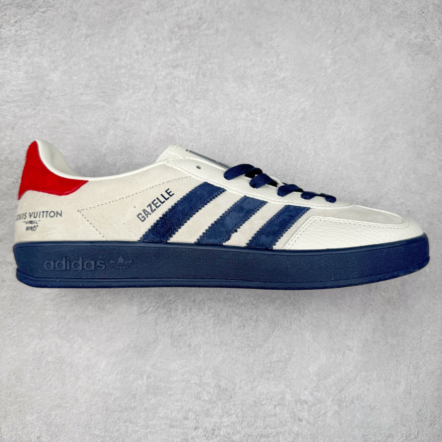 ＃C2 AD Gazelle Indoor Trainers 羚羊内训系列低帮复古百搭休闲运动德训风板鞋 SC9207-725 90年代经典的复刻版！自60年代以足球训练鞋面世以来,Gazelle就以其经典设计席卷全球。1991年版本的复刻,再造经典Gazelle。采用皮革打造,搭配浊色细节,让这款经典更加简约。尺码：36 36⅔ 37⅓ 38 38⅔ 39⅓ 40 40⅔ 41⅓ 42 42⅔ 43⅓ 44⅓ 44⅔ 45-选品中心