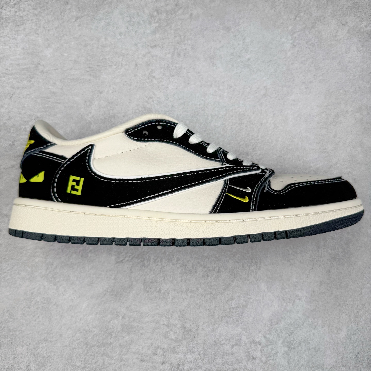 TS x Air Jordan AJ1 Low 倒钩低帮联名定制配色 XS2024-072 原厂内置气垫魔块 A模大底 头层小牛皮 鞋舌AJ原厂专用牛津布+AJ专用反口珍珠布+原厂无杂质高弹内里海棉+特殊封边弹力鞋带 实拍调校N版已经零色差零失真 百分百还原实物色彩所见即所得 不存在货不对板色差等低级问题 选购参考实物拍摄 不混卖不参货 只用心做好货严格选品 承诺混一赔十 尺码：36 36.5 37.5 38 38.5 39 40 40.5 41 42 42.5 43 44 44.5 45-选品中心