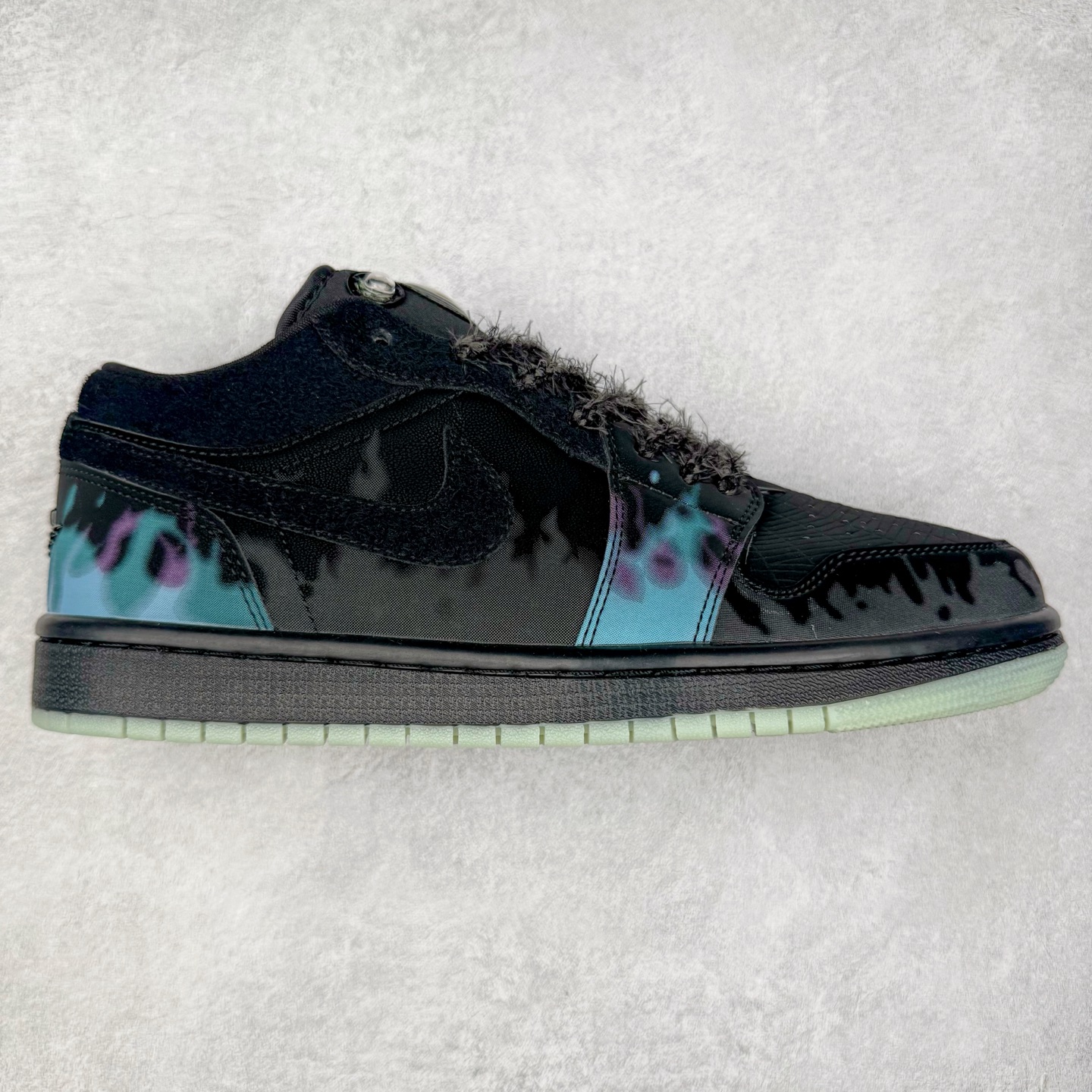 ＃K版 Air Jordan AJ1 Low 低帮 恶魔之眼 HQ3442-001 全新流水线出品 DT版本唯一平替选择 市场第二梯队最强版 全部原鞋开发 原楦原纸板开发 全鞋电脑针车 原厂内置全掌气垫 原盒内在原标 唯一Zp原版鞋带绑法 免检产品 全新2022版型 全头层皮料 完美零毛边处理 原厂配置全掌气垫 价格定位良心 几十个配色陆续出货 实拍调校N版已经零色差零失真 百分百还原实物色彩所见即所得 不存在货不对板色差等低级问题 选购参考实物拍摄 不混卖不参货 只用心做好货严格选品 承诺混一赔十 尺码：36 36.5 37.5 38 38.5 39 40 40.5 41 42 42.5 43 44 44.5 45-选品中心