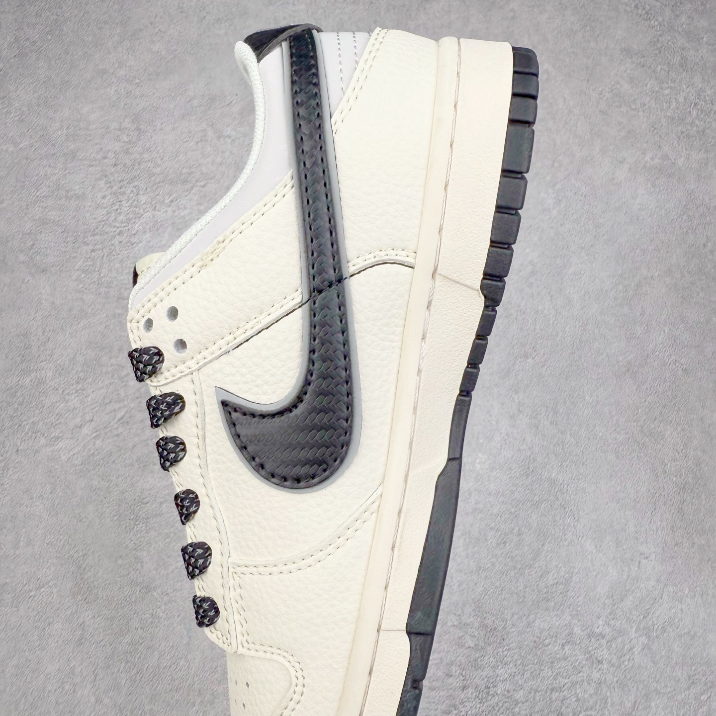 图片[7]-NK Dunk Low 定制配色 JP1628-008 大厂出品 极力推荐 原装头层材料 独家版型蒸餾加工帶來的是更好的视觉和脚感体验大厂纯原品质出货 清洁度 电绣工艺 皮料切割干净无任何毛边 细节完美 实拍调校N版已经零色差零失真 百分百还原实物色彩所见即所得 不存在货不对板色差等低级问题 选购参考实物拍摄 不混卖不参货 只用心做好货严格选品 承诺混一赔十 尺码：36 36.5 37.5 38 38.5 39 40 40.5 41 42 42.5 43 44 44.5 45-选品中心