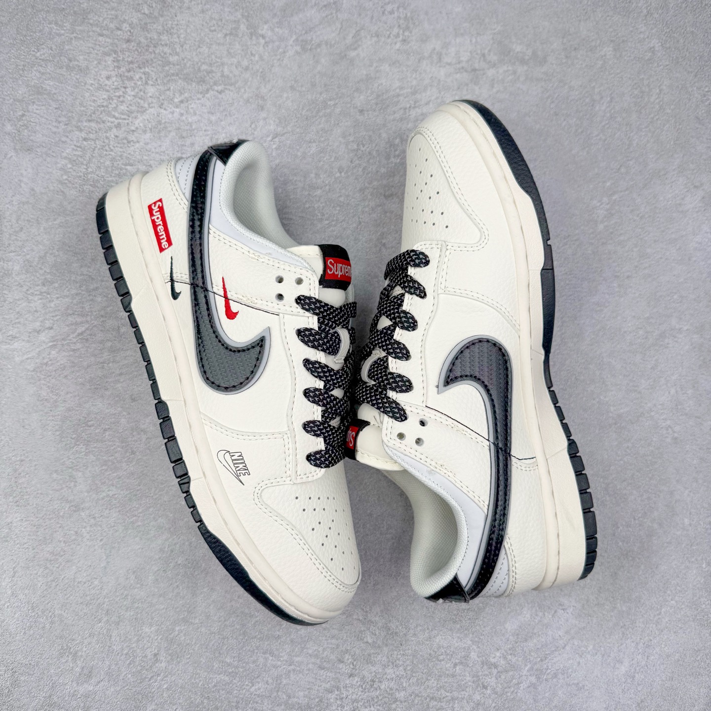 图片[3]-NK Dunk Low 定制配色 JP1628-008 大厂出品 极力推荐 原装头层材料 独家版型蒸餾加工帶來的是更好的视觉和脚感体验大厂纯原品质出货 清洁度 电绣工艺 皮料切割干净无任何毛边 细节完美 实拍调校N版已经零色差零失真 百分百还原实物色彩所见即所得 不存在货不对板色差等低级问题 选购参考实物拍摄 不混卖不参货 只用心做好货严格选品 承诺混一赔十 尺码：36 36.5 37.5 38 38.5 39 40 40.5 41 42 42.5 43 44 44.5 45-选品中心