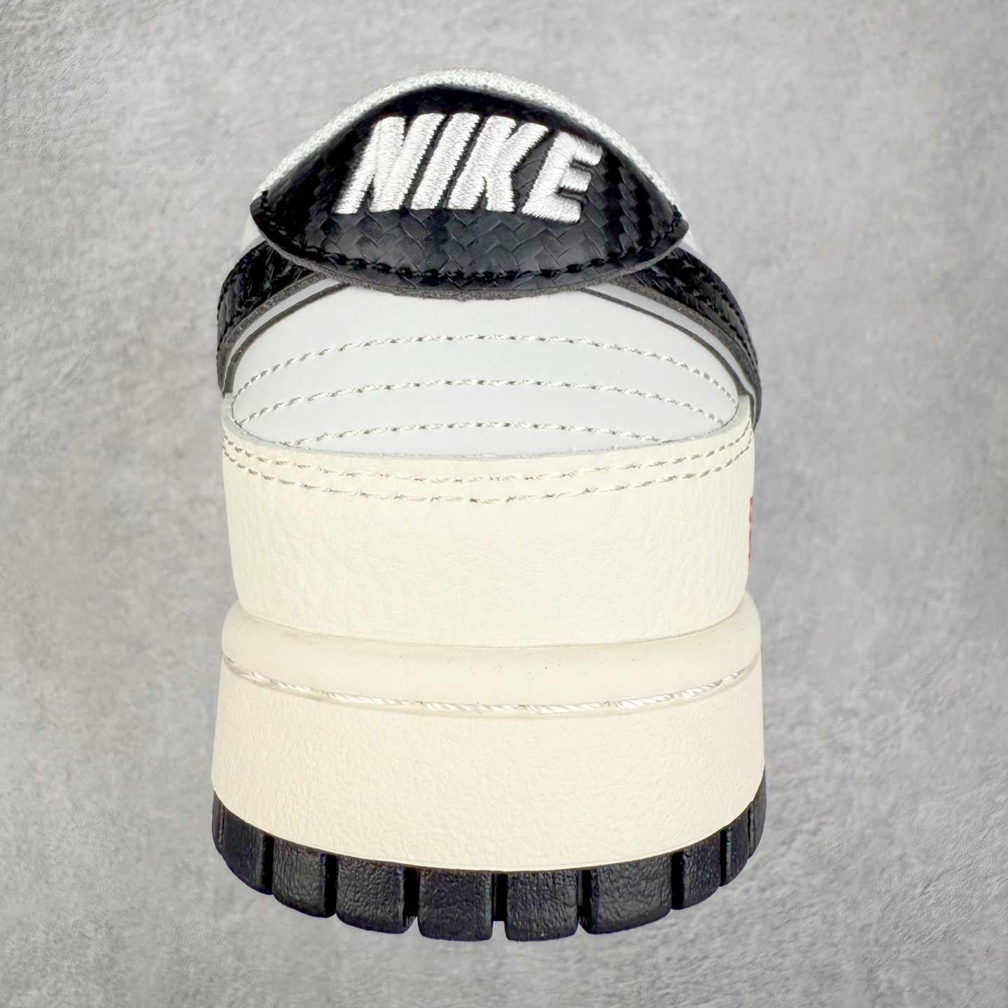 图片[8]-NK Dunk Low 定制配色 JP1628-008 大厂出品 极力推荐 原装头层材料 独家版型蒸餾加工帶來的是更好的视觉和脚感体验大厂纯原品质出货 清洁度 电绣工艺 皮料切割干净无任何毛边 细节完美 实拍调校N版已经零色差零失真 百分百还原实物色彩所见即所得 不存在货不对板色差等低级问题 选购参考实物拍摄 不混卖不参货 只用心做好货严格选品 承诺混一赔十 尺码：36 36.5 37.5 38 38.5 39 40 40.5 41 42 42.5 43 44 44.5 45-选品中心