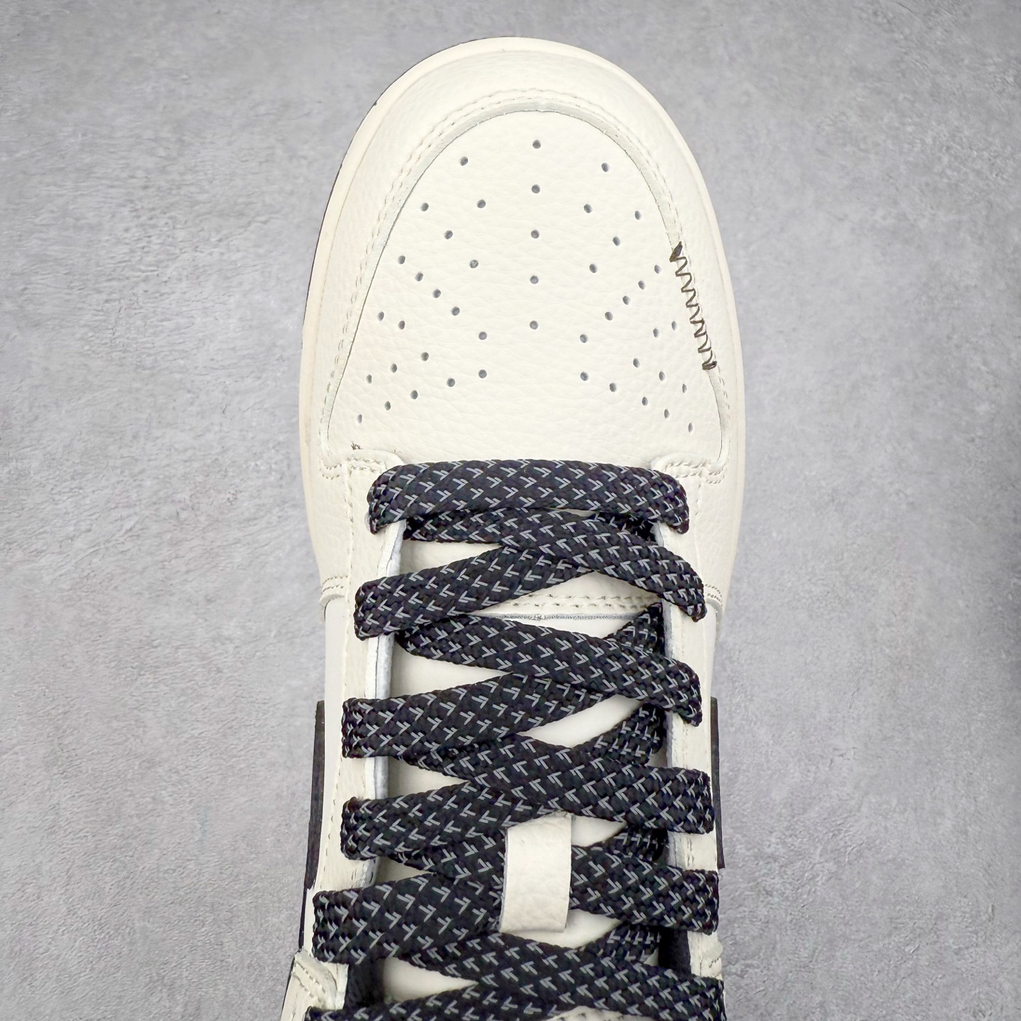 图片[4]-NK Dunk Low 定制配色 QW5836-018 大厂出品 极力推荐 原装头层材料 独家版型蒸餾加工帶來的是更好的视觉和脚感体验大厂纯原品质出货 清洁度 电绣工艺 皮料切割干净无任何毛边 细节完美 实拍调校N版已经零色差零失真 百分百还原实物色彩所见即所得 不存在货不对板色差等低级问题 选购参考实物拍摄 不混卖不参货 只用心做好货严格选品 承诺混一赔十 尺码：36 36.5 37.5 38 38.5 39 40 40.5 41 42 42.5 43 44 44.5 45-选品中心