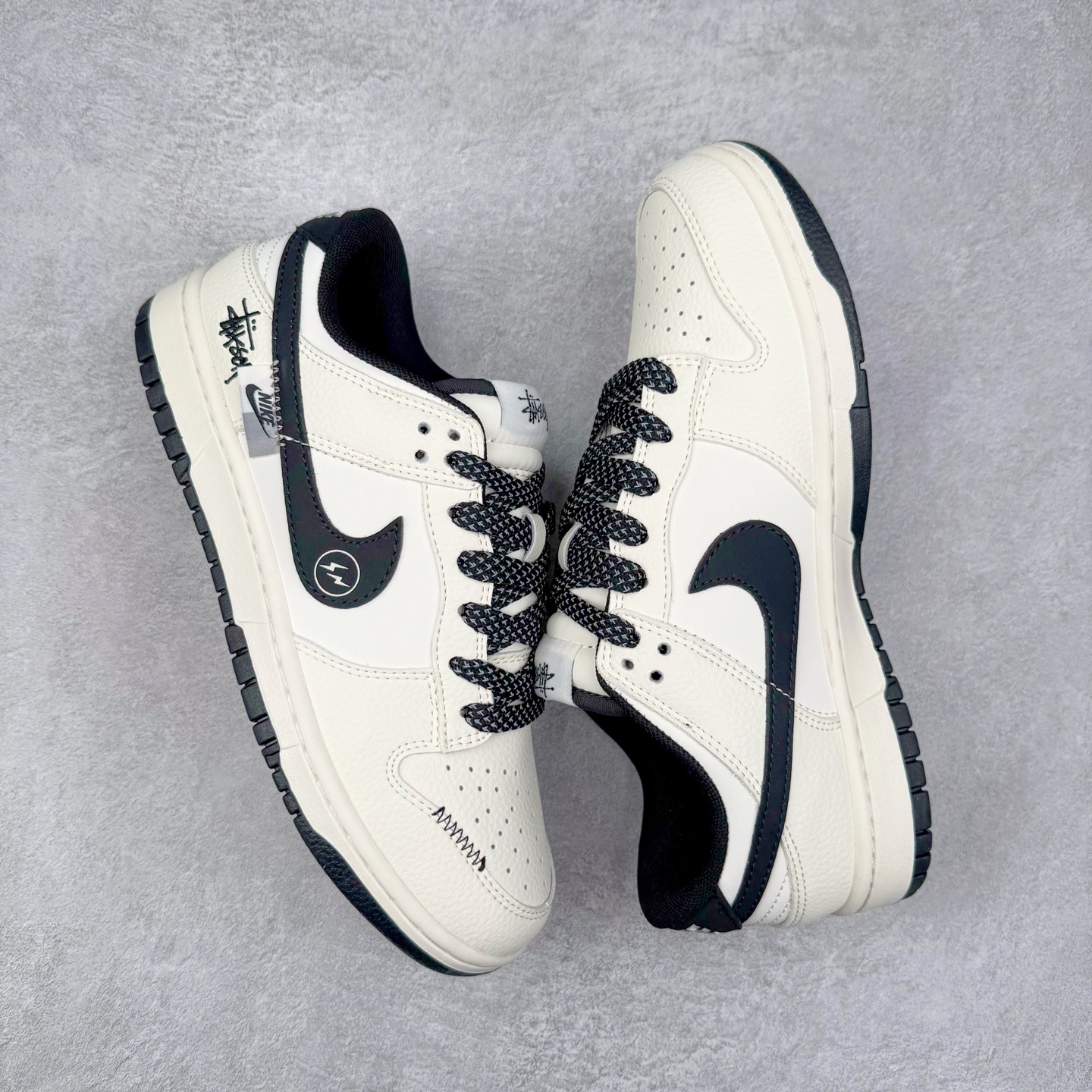 图片[3]-NK Dunk Low 定制配色 QW5836-018 大厂出品 极力推荐 原装头层材料 独家版型蒸餾加工帶來的是更好的视觉和脚感体验大厂纯原品质出货 清洁度 电绣工艺 皮料切割干净无任何毛边 细节完美 实拍调校N版已经零色差零失真 百分百还原实物色彩所见即所得 不存在货不对板色差等低级问题 选购参考实物拍摄 不混卖不参货 只用心做好货严格选品 承诺混一赔十 尺码：36 36.5 37.5 38 38.5 39 40 40.5 41 42 42.5 43 44 44.5 45-选品中心