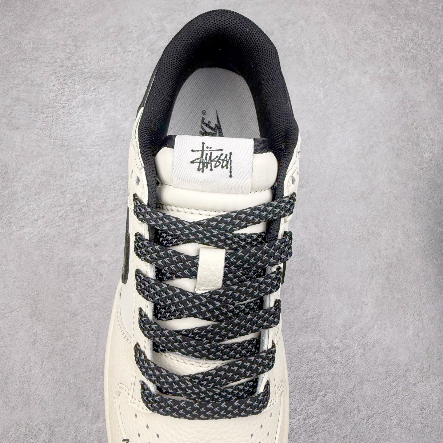 图片[5]-NK Dunk Low 定制配色 QW5836-018 大厂出品 极力推荐 原装头层材料 独家版型蒸餾加工帶來的是更好的视觉和脚感体验大厂纯原品质出货 清洁度 电绣工艺 皮料切割干净无任何毛边 细节完美 实拍调校N版已经零色差零失真 百分百还原实物色彩所见即所得 不存在货不对板色差等低级问题 选购参考实物拍摄 不混卖不参货 只用心做好货严格选品 承诺混一赔十 尺码：36 36.5 37.5 38 38.5 39 40 40.5 41 42 42.5 43 44 44.5 45-选品中心