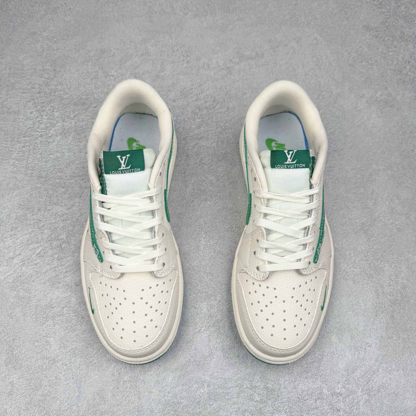 图片[2]-TS x Air Jordan AJ1 Low 倒钩低帮联名定制配色 XS2024-064 原厂内置气垫魔块 A模大底 头层小牛皮 鞋舌AJ原厂专用牛津布+AJ专用反口珍珠布+原厂无杂质高弹内里海棉+特殊封边弹力鞋带 实拍调校N版已经零色差零失真 百分百还原实物色彩所见即所得 不存在货不对板色差等低级问题 选购参考实物拍摄 不混卖不参货 只用心做好货严格选品 承诺混一赔十 尺码：36 36.5 37.5 38 38.5 39 40 40.5 41 42 42.5 43 44 44.5 45-选品中心