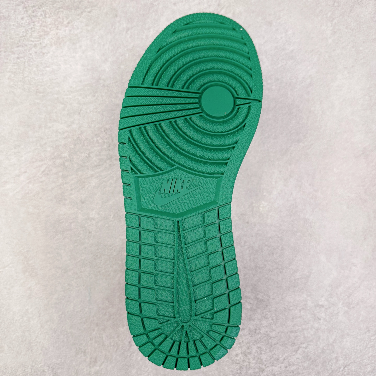 图片[9]-TS x Air Jordan AJ1 Low 倒钩低帮联名定制配色 XS2024-064 原厂内置气垫魔块 A模大底 头层小牛皮 鞋舌AJ原厂专用牛津布+AJ专用反口珍珠布+原厂无杂质高弹内里海棉+特殊封边弹力鞋带 实拍调校N版已经零色差零失真 百分百还原实物色彩所见即所得 不存在货不对板色差等低级问题 选购参考实物拍摄 不混卖不参货 只用心做好货严格选品 承诺混一赔十 尺码：36 36.5 37.5 38 38.5 39 40 40.5 41 42 42.5 43 44 44.5 45-选品中心