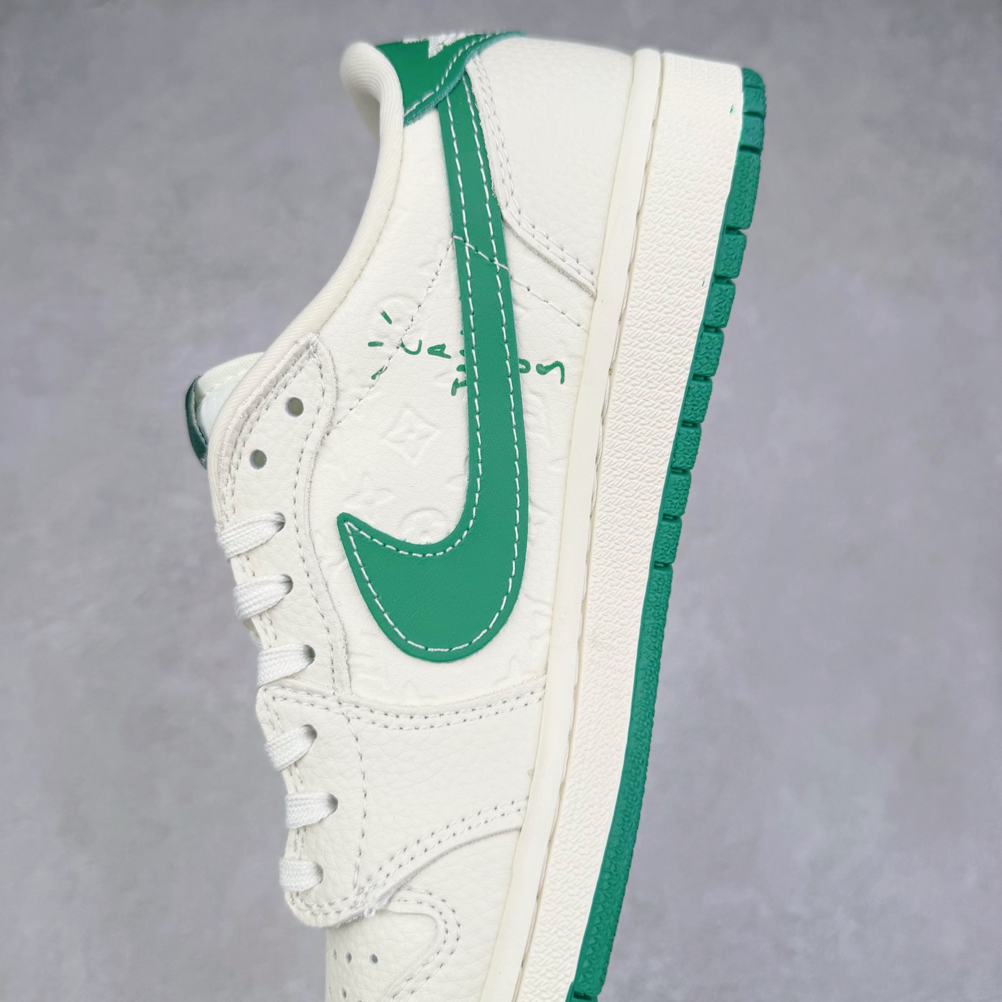 图片[7]-TS x Air Jordan AJ1 Low 倒钩低帮联名定制配色 XS2024-064 原厂内置气垫魔块 A模大底 头层小牛皮 鞋舌AJ原厂专用牛津布+AJ专用反口珍珠布+原厂无杂质高弹内里海棉+特殊封边弹力鞋带 实拍调校N版已经零色差零失真 百分百还原实物色彩所见即所得 不存在货不对板色差等低级问题 选购参考实物拍摄 不混卖不参货 只用心做好货严格选品 承诺混一赔十 尺码：36 36.5 37.5 38 38.5 39 40 40.5 41 42 42.5 43 44 44.5 45-选品中心