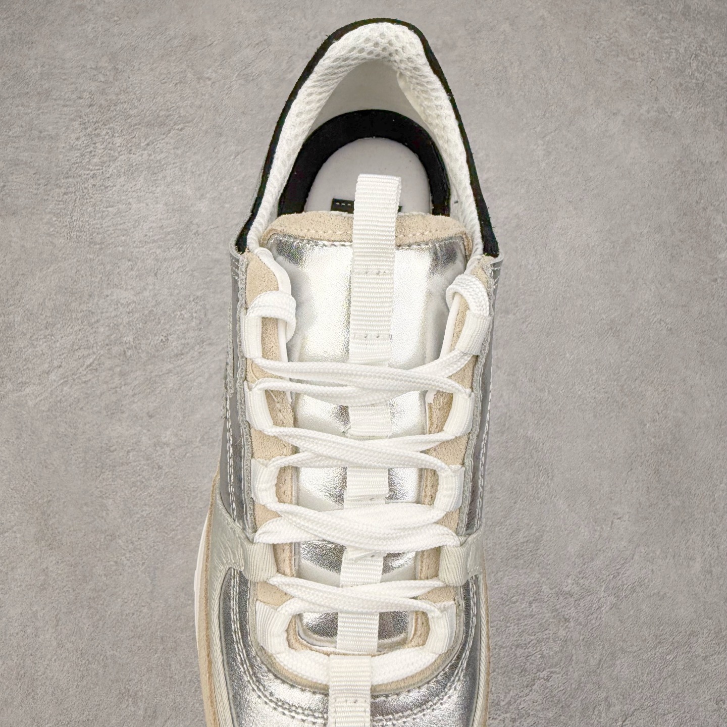 图片[5]-Chanel香奈儿﹣2025顶级休闲款运动鞋 小红书各大平台爆款 这款经典设计 鞋面多种工艺电绣的风格 大底却时尚运动 不平凡的拥入了多种配色 多混搭非常好看百搭 休闲 时尚 运动 户外都能兼顾 鞋面采用：原版进口高丝光牛反绒＋进口混种羊皮 内里采用：原版进口透气网 大底根据：原版T组合大底 尺码：35 36 37 38 39 40-选品中心