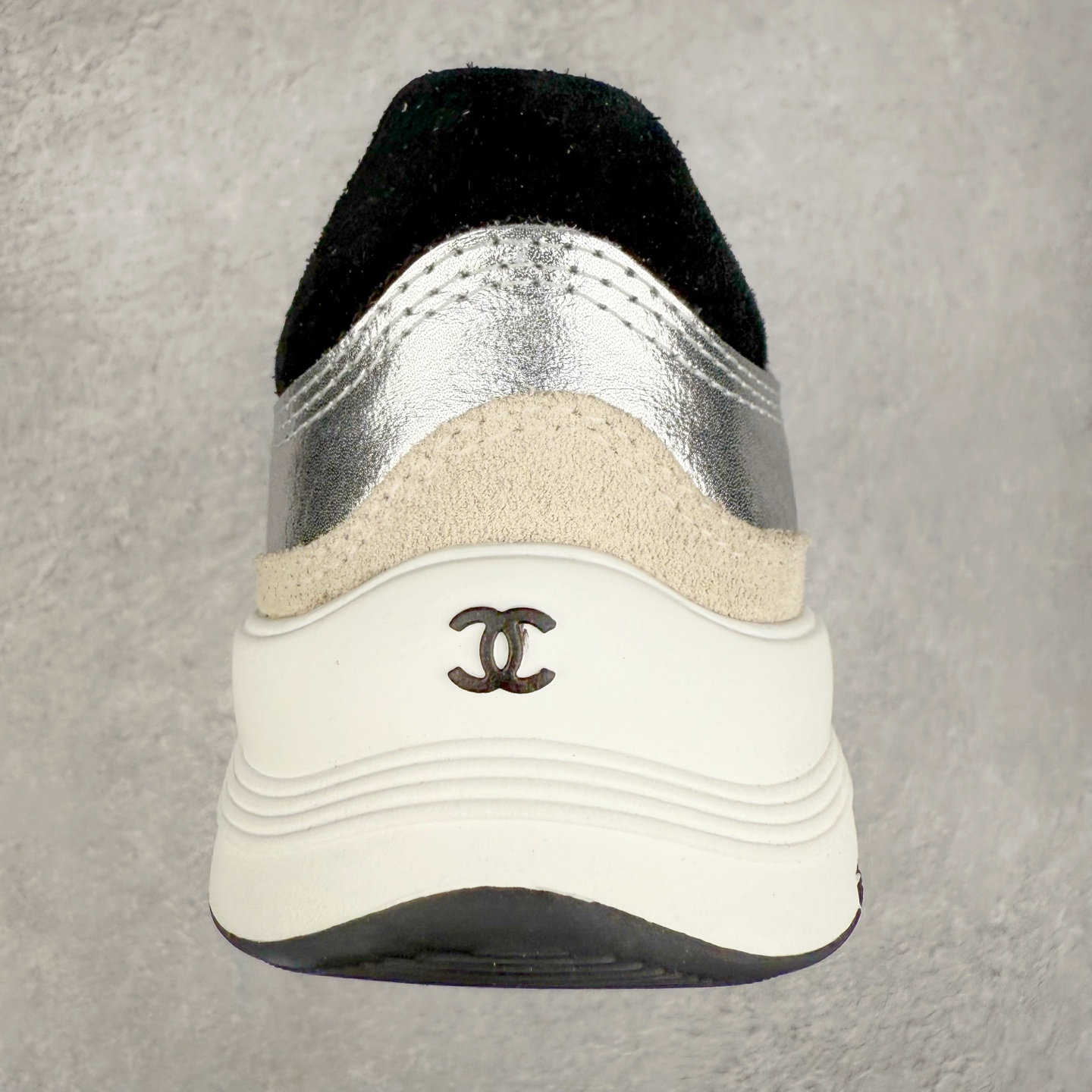 图片[8]-Chanel香奈儿﹣2025顶级休闲款运动鞋 小红书各大平台爆款 这款经典设计 鞋面多种工艺电绣的风格 大底却时尚运动 不平凡的拥入了多种配色 多混搭非常好看百搭 休闲 时尚 运动 户外都能兼顾 鞋面采用：原版进口高丝光牛反绒＋进口混种羊皮 内里采用：原版进口透气网 大底根据：原版T组合大底 尺码：35 36 37 38 39 40-选品中心