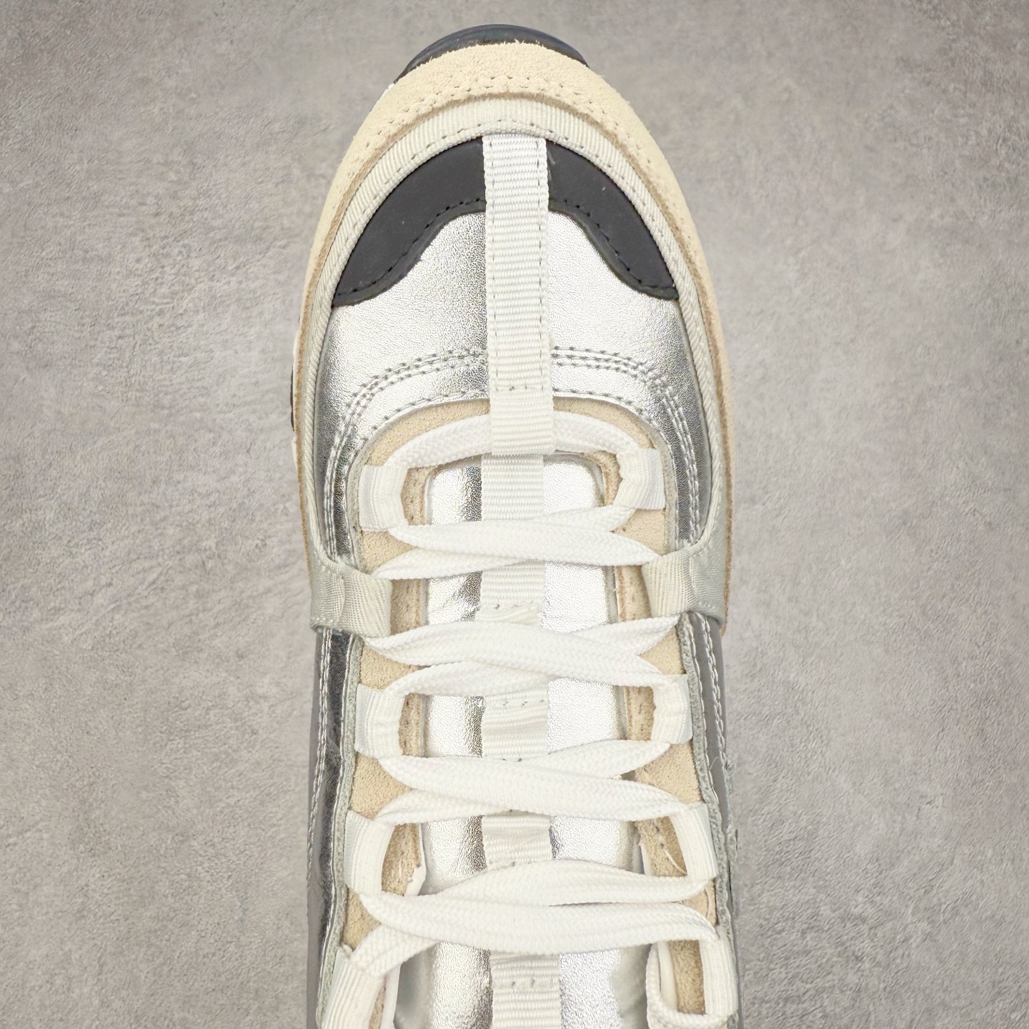 图片[4]-Chanel香奈儿﹣2025顶级休闲款运动鞋 小红书各大平台爆款 这款经典设计 鞋面多种工艺电绣的风格 大底却时尚运动 不平凡的拥入了多种配色 多混搭非常好看百搭 休闲 时尚 运动 户外都能兼顾 鞋面采用：原版进口高丝光牛反绒＋进口混种羊皮 内里采用：原版进口透气网 大底根据：原版T组合大底 尺码：35 36 37 38 39 40-选品中心