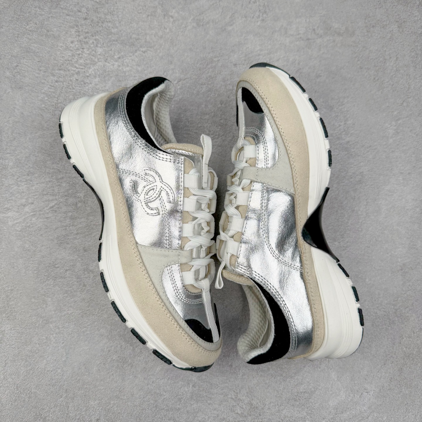 图片[3]-Chanel香奈儿﹣2025顶级休闲款运动鞋 小红书各大平台爆款 这款经典设计 鞋面多种工艺电绣的风格 大底却时尚运动 不平凡的拥入了多种配色 多混搭非常好看百搭 休闲 时尚 运动 户外都能兼顾 鞋面采用：原版进口高丝光牛反绒＋进口混种羊皮 内里采用：原版进口透气网 大底根据：原版T组合大底 尺码：35 36 37 38 39 40-选品中心