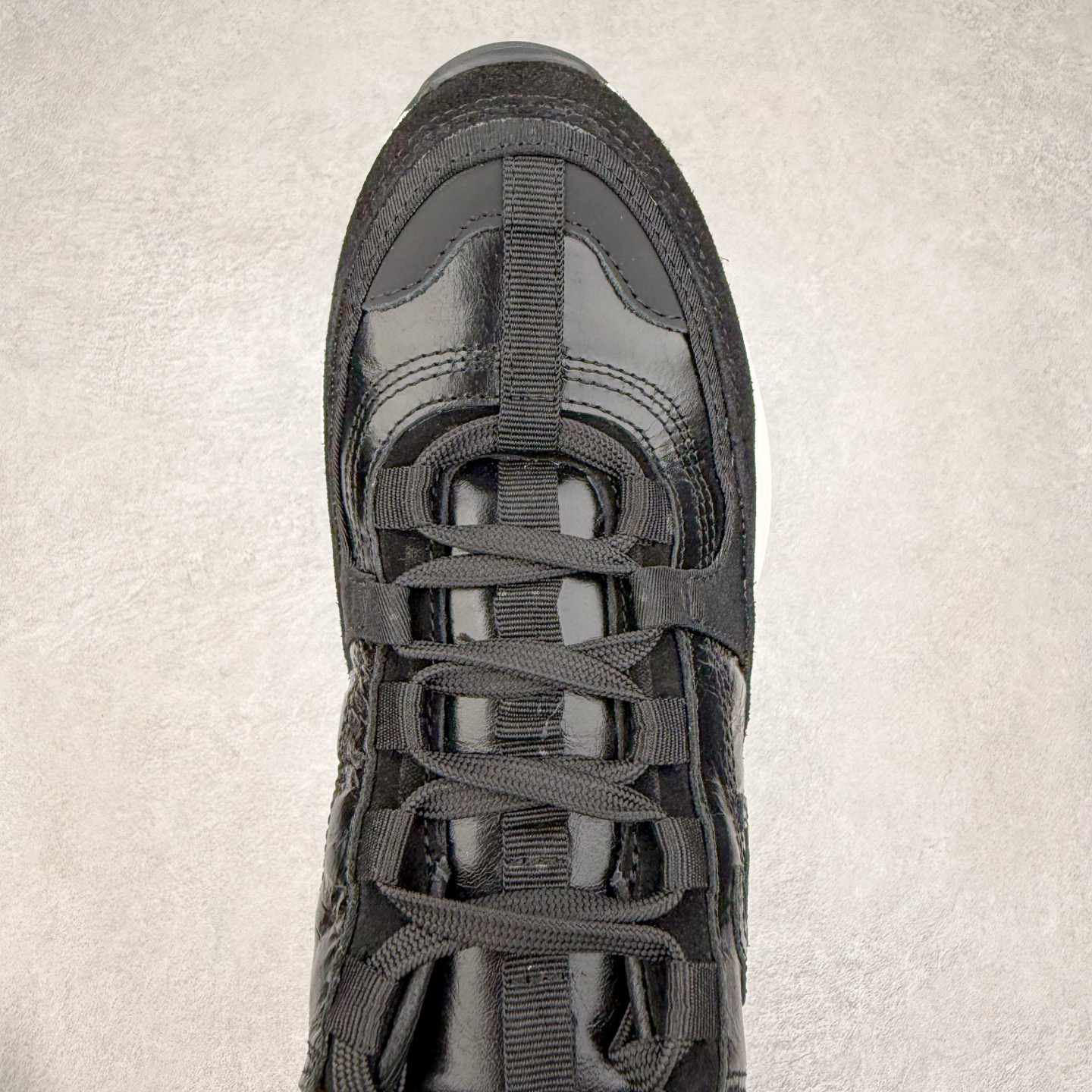 图片[4]-Chanel香奈儿﹣2025顶级休闲款运动鞋 小红书各大平台爆款 这款经典设计 鞋面多种工艺电绣的风格 大底却时尚运动 不平凡的拥入了多种配色 多混搭非常好看百搭 休闲 时尚 运动 户外都能兼顾 鞋面采用：原版进口高丝光牛反绒＋进口混种羊皮 内里采用：原版进口透气网 大底根据：原版T组合大底 尺码：35 36 37 38 39 40-选品中心