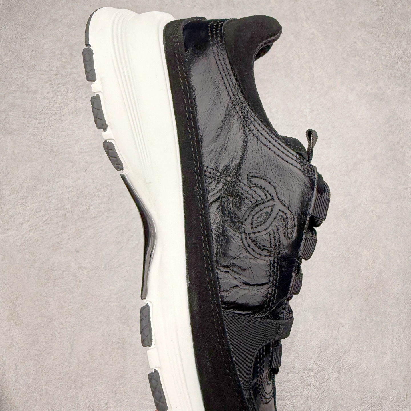 图片[6]-Chanel香奈儿﹣2025顶级休闲款运动鞋 小红书各大平台爆款 这款经典设计 鞋面多种工艺电绣的风格 大底却时尚运动 不平凡的拥入了多种配色 多混搭非常好看百搭 休闲 时尚 运动 户外都能兼顾 鞋面采用：原版进口高丝光牛反绒＋进口混种羊皮 内里采用：原版进口透气网 大底根据：原版T组合大底 尺码：35 36 37 38 39 40-选品中心