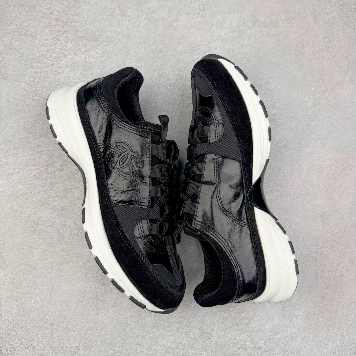 图片[3]-Chanel香奈儿﹣2025顶级休闲款运动鞋 小红书各大平台爆款 这款经典设计 鞋面多种工艺电绣的风格 大底却时尚运动 不平凡的拥入了多种配色 多混搭非常好看百搭 休闲 时尚 运动 户外都能兼顾 鞋面采用：原版进口高丝光牛反绒＋进口混种羊皮 内里采用：原版进口透气网 大底根据：原版T组合大底 尺码：35 36 37 38 39 40-选品中心