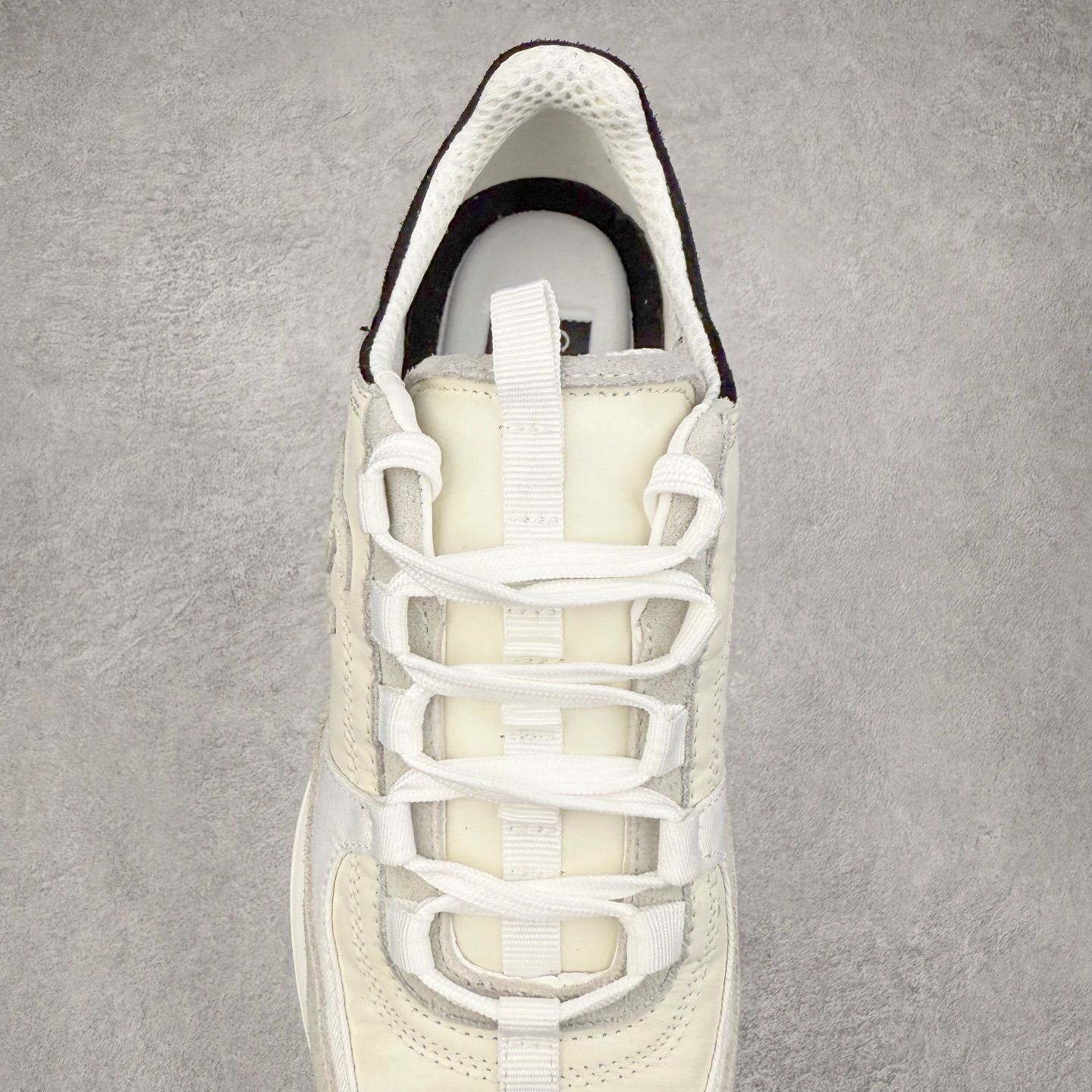 图片[5]-Chanel香奈儿﹣2025顶级休闲款运动鞋 小红书各大平台爆款 这款经典设计 鞋面多种工艺电绣的风格 大底却时尚运动 不平凡的拥入了多种配色 多混搭非常好看百搭 休闲 时尚 运动 户外都能兼顾 鞋面采用：原版进口高丝光牛反绒＋进口混种羊皮 内里采用：原版进口透气网 大底根据：原版T组合大底 尺码：35 36 37 38 39 40-选品中心