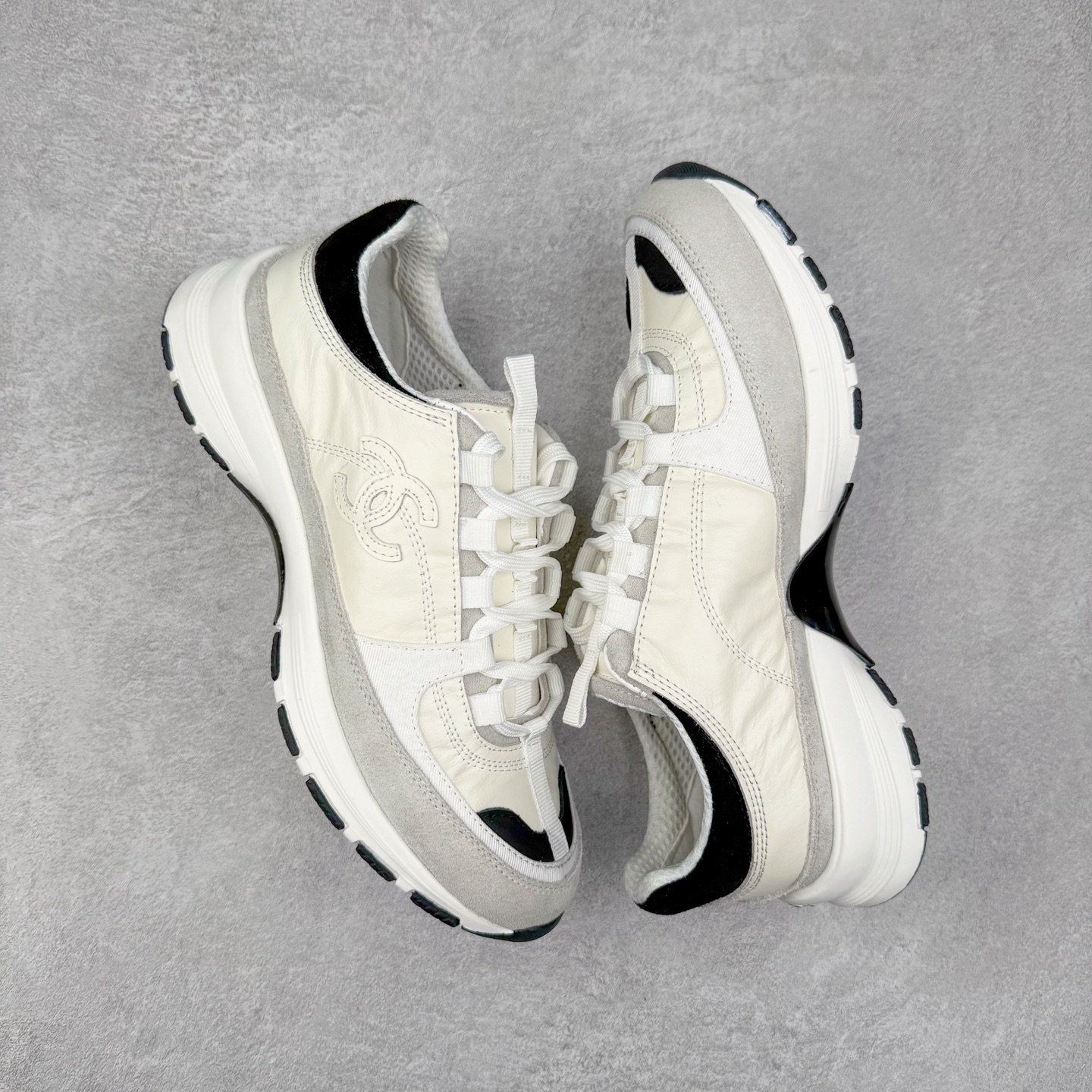 图片[3]-Chanel香奈儿﹣2025顶级休闲款运动鞋 小红书各大平台爆款 这款经典设计 鞋面多种工艺电绣的风格 大底却时尚运动 不平凡的拥入了多种配色 多混搭非常好看百搭 休闲 时尚 运动 户外都能兼顾 鞋面采用：原版进口高丝光牛反绒＋进口混种羊皮 内里采用：原版进口透气网 大底根据：原版T组合大底 尺码：35 36 37 38 39 40-选品中心