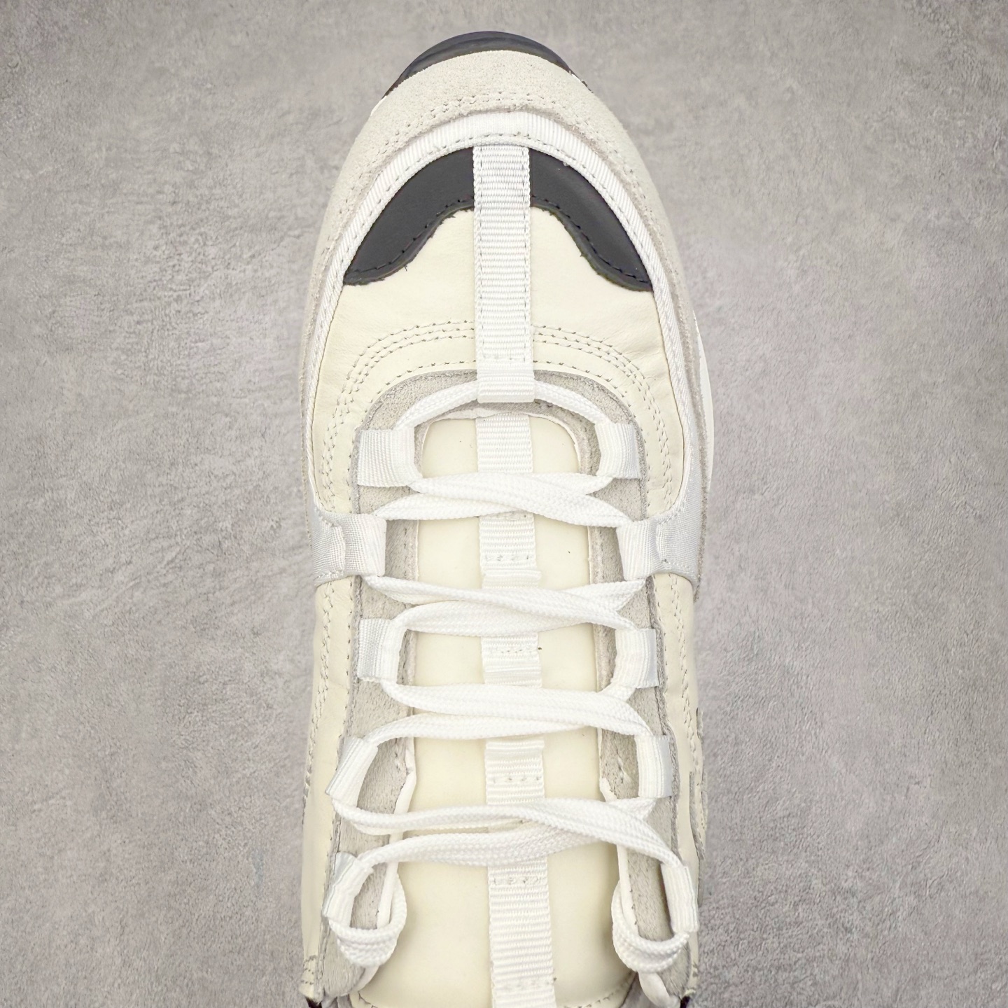 图片[4]-Chanel香奈儿﹣2025顶级休闲款运动鞋 小红书各大平台爆款 这款经典设计 鞋面多种工艺电绣的风格 大底却时尚运动 不平凡的拥入了多种配色 多混搭非常好看百搭 休闲 时尚 运动 户外都能兼顾 鞋面采用：原版进口高丝光牛反绒＋进口混种羊皮 内里采用：原版进口透气网 大底根据：原版T组合大底 尺码：35 36 37 38 39 40-选品中心