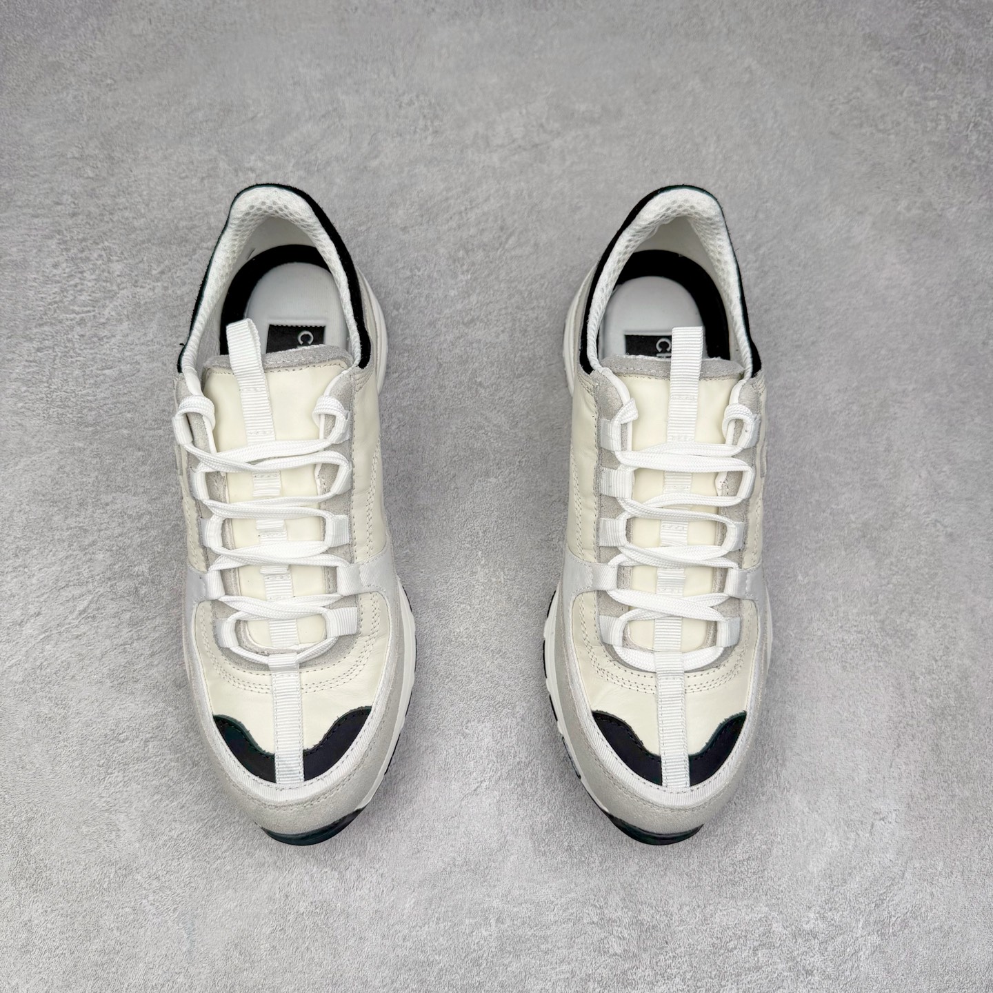 图片[2]-Chanel香奈儿﹣2025顶级休闲款运动鞋 小红书各大平台爆款 这款经典设计 鞋面多种工艺电绣的风格 大底却时尚运动 不平凡的拥入了多种配色 多混搭非常好看百搭 休闲 时尚 运动 户外都能兼顾 鞋面采用：原版进口高丝光牛反绒＋进口混种羊皮 内里采用：原版进口透气网 大底根据：原版T组合大底 尺码：35 36 37 38 39 40-选品中心