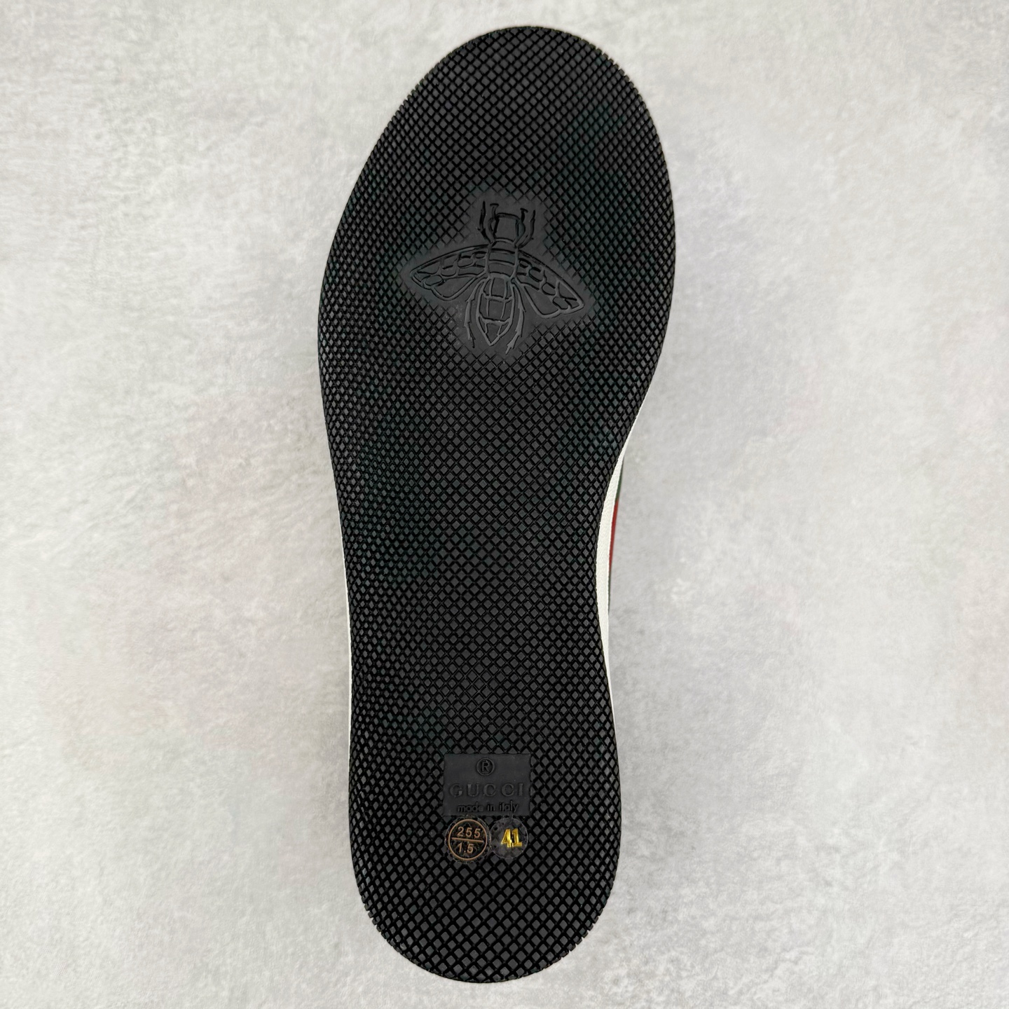 图片[9]-＃纯原福利 Gucci Screener sneaker 古驰双G小脏鞋系列复古怀旧校园风低帮板鞋 全套原楦原纸版原鞋开模 纯手工水洗做旧处理 侧面条纹饰带 原厂定制 原厂数据电绣 清晰立体 全鞋电脑针车 紧密相连 针距密度一致 环保乳胶注塑鞋垫 厚度脚感还原原版 皮面裁剪部位 统一油边封口工艺 右脚鞋侧嵌入NFC防伪芯片装置＋鞋盒标二唯码扫描 秒进官网 专柜全套包装 防尘袋 说明书 质保卡 购物袋 尺码：35 36 37 38 39 40 41 42 43 44 45-选品中心