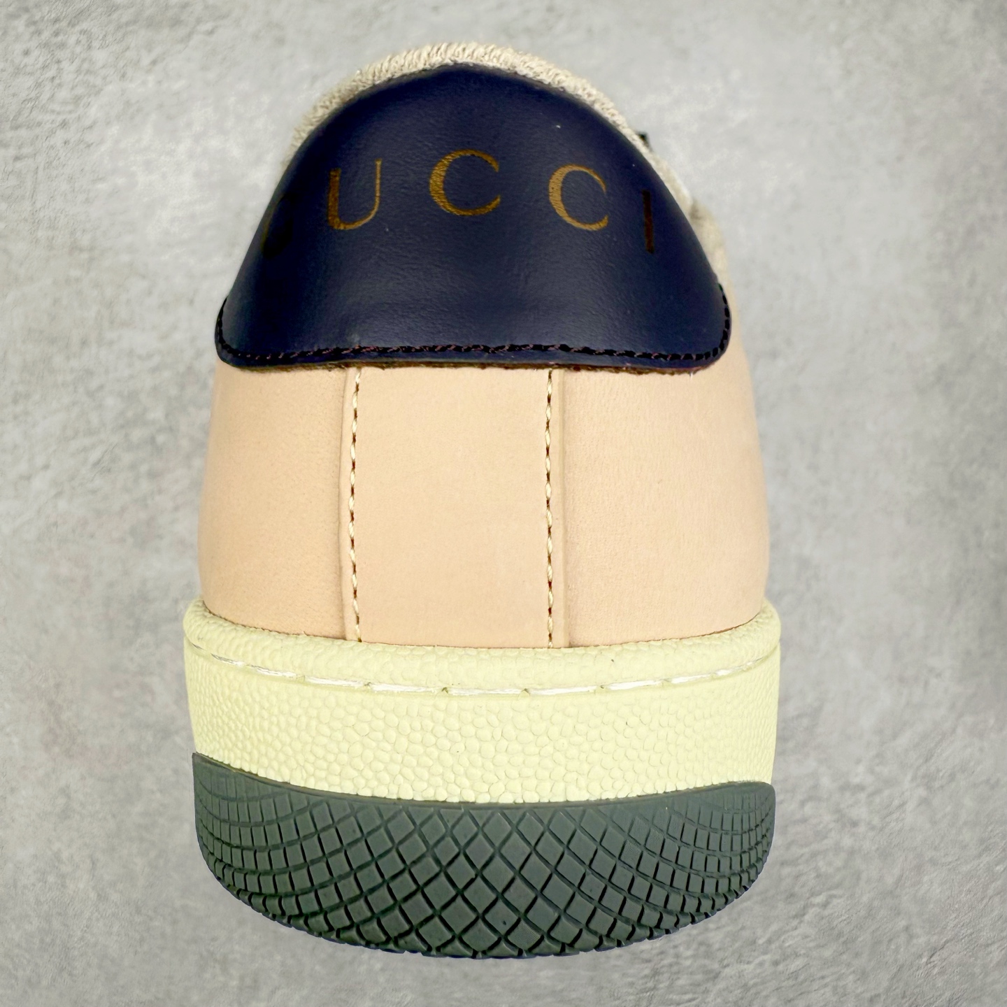 图片[7]-＃纯原福利 Gucci Screener sneaker 古驰双G小脏鞋系列复古怀旧校园风低帮板鞋 全套原楦原纸版原鞋开模 纯手工水洗做旧处理 侧面条纹饰带 原厂定制 原厂数据电绣 清晰立体 全鞋电脑针车 紧密相连 针距密度一致 环保乳胶注塑鞋垫 厚度脚感还原原版 皮面裁剪部位 统一油边封口工艺 右脚鞋侧嵌入NFC防伪芯片装置＋鞋盒标二唯码扫描 秒进官网 专柜全套包装 防尘袋 说明书 质保卡 购物袋 尺码：35 36 37 38 39 40 41 42 43 44 45-选品中心