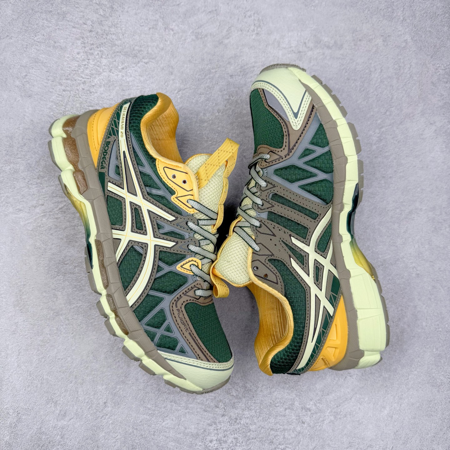 图片[3]-Asics Gel-kayano 20 亚瑟士舒适时尚低帮跑步鞋 GEL-KAYANO 20代问世于2013年以卓越的缓冲性能在长跑领域而闻名 该鞋款拥抱建筑美学 从建筑物和汽车中汲取设计灵感 富有科技感的外观造型 多功能性满足日常生活的使用需求 ASICS（亚瑟士）是日本实业家鬼冢喜八郎创立的跑鞋运动品牌，名字想法源自著名的拉丁谚语“AnimaSana In Corpore Sano”，意为“健全的精神寓于强健的体魄”。正如其名字的含义，ASICS亚瑟士一直坚信保持身体的健康与活力是打造健康快乐的生活方式的最佳途径。亚瑟士的跑鞋、篮球鞋等系列集专业与美貌于一身，拥有极高的热度。2016年，ASICS在“2016年日本最佳全球品牌”排行榜名列第17名。尺码：36 37 37.5 38 39 39.5 40 40.5 41.5 42 42.5 43.5 44 45-选品中心