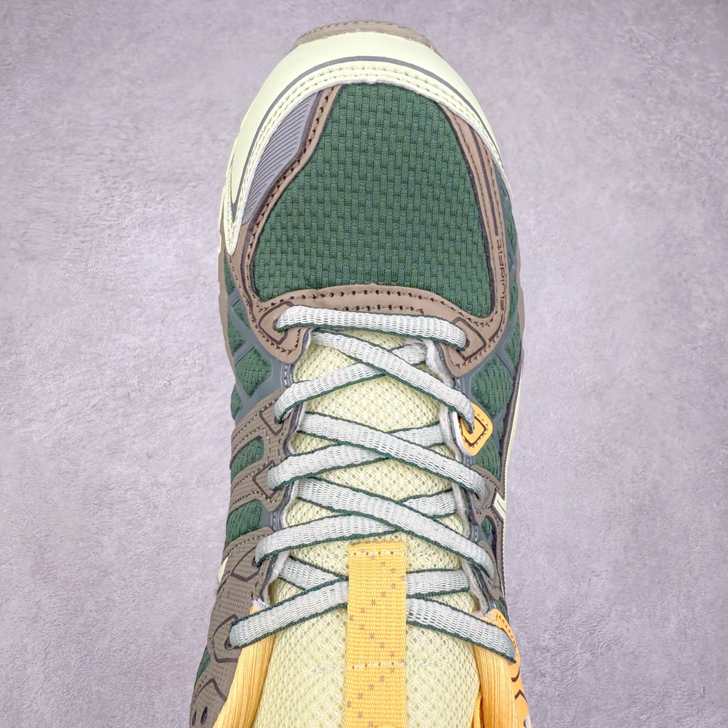 图片[4]-Asics Gel-kayano 20 亚瑟士舒适时尚低帮跑步鞋 GEL-KAYANO 20代问世于2013年以卓越的缓冲性能在长跑领域而闻名 该鞋款拥抱建筑美学 从建筑物和汽车中汲取设计灵感 富有科技感的外观造型 多功能性满足日常生活的使用需求 ASICS（亚瑟士）是日本实业家鬼冢喜八郎创立的跑鞋运动品牌，名字想法源自著名的拉丁谚语“AnimaSana In Corpore Sano”，意为“健全的精神寓于强健的体魄”。正如其名字的含义，ASICS亚瑟士一直坚信保持身体的健康与活力是打造健康快乐的生活方式的最佳途径。亚瑟士的跑鞋、篮球鞋等系列集专业与美貌于一身，拥有极高的热度。2016年，ASICS在“2016年日本最佳全球品牌”排行榜名列第17名。尺码：36 37 37.5 38 39 39.5 40 40.5 41.5 42 42.5 43.5 44 45-选品中心