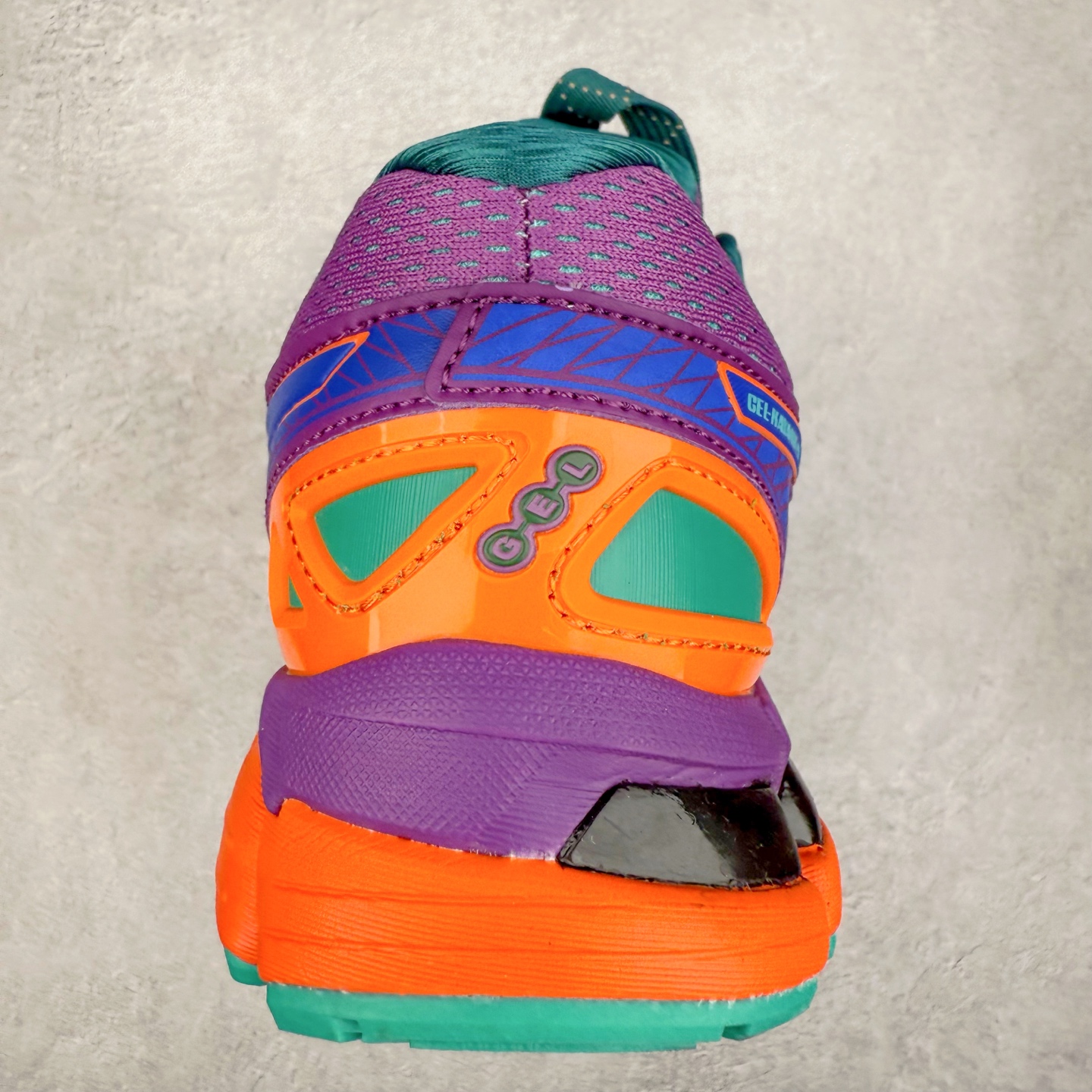 图片[8]-Asics Gel-kayano 20 亚瑟士舒适时尚低帮跑步鞋 GEL-KAYANO 20代问世于2013年以卓越的缓冲性能在长跑领域而闻名 该鞋款拥抱建筑美学 从建筑物和汽车中汲取设计灵感 富有科技感的外观造型 多功能性满足日常生活的使用需求 ASICS（亚瑟士）是日本实业家鬼冢喜八郎创立的跑鞋运动品牌，名字想法源自著名的拉丁谚语“AnimaSana In Corpore Sano”，意为“健全的精神寓于强健的体魄”。正如其名字的含义，ASICS亚瑟士一直坚信保持身体的健康与活力是打造健康快乐的生活方式的最佳途径。亚瑟士的跑鞋、篮球鞋等系列集专业与美貌于一身，拥有极高的热度。2016年，ASICS在“2016年日本最佳全球品牌”排行榜名列第17名。尺码：36 37 37.5 38 39 39.5 40 40.5 41.5 42 42.5 43.5 44 45-选品中心