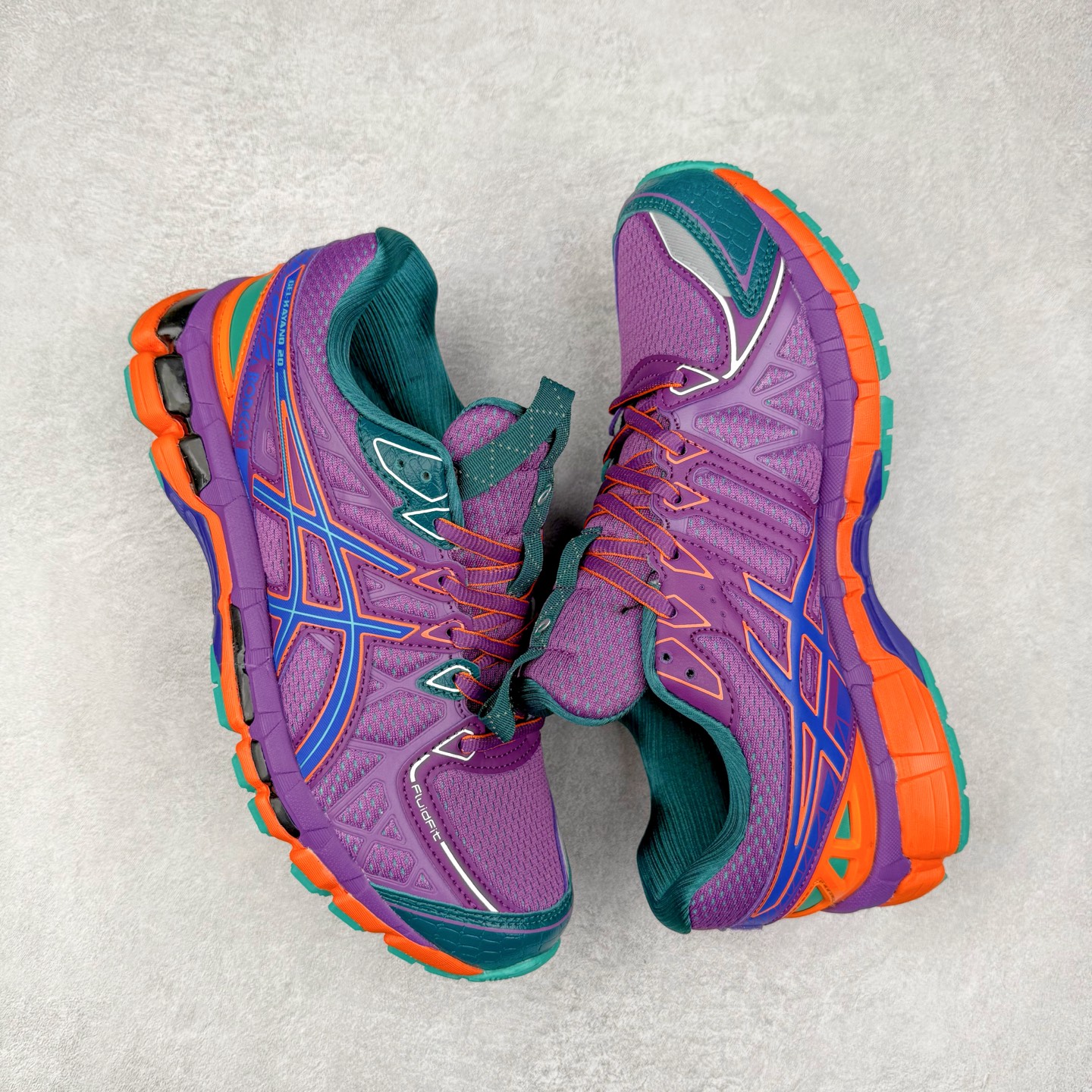 图片[3]-Asics Gel-kayano 20 亚瑟士舒适时尚低帮跑步鞋 GEL-KAYANO 20代问世于2013年以卓越的缓冲性能在长跑领域而闻名 该鞋款拥抱建筑美学 从建筑物和汽车中汲取设计灵感 富有科技感的外观造型 多功能性满足日常生活的使用需求 ASICS（亚瑟士）是日本实业家鬼冢喜八郎创立的跑鞋运动品牌，名字想法源自著名的拉丁谚语“AnimaSana In Corpore Sano”，意为“健全的精神寓于强健的体魄”。正如其名字的含义，ASICS亚瑟士一直坚信保持身体的健康与活力是打造健康快乐的生活方式的最佳途径。亚瑟士的跑鞋、篮球鞋等系列集专业与美貌于一身，拥有极高的热度。2016年，ASICS在“2016年日本最佳全球品牌”排行榜名列第17名。尺码：36 37 37.5 38 39 39.5 40 40.5 41.5 42 42.5 43.5 44 45-选品中心