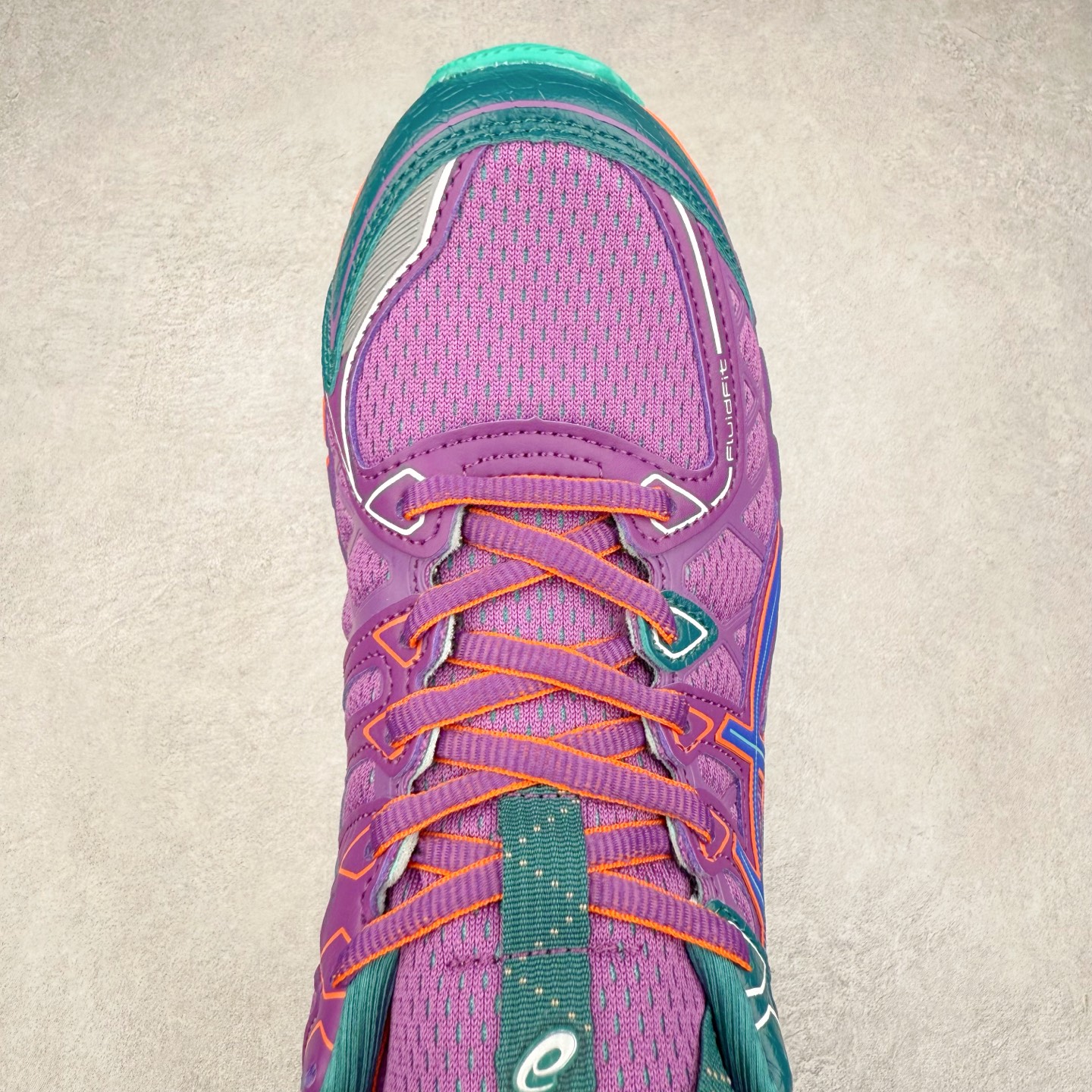 图片[4]-Asics Gel-kayano 20 亚瑟士舒适时尚低帮跑步鞋 GEL-KAYANO 20代问世于2013年以卓越的缓冲性能在长跑领域而闻名 该鞋款拥抱建筑美学 从建筑物和汽车中汲取设计灵感 富有科技感的外观造型 多功能性满足日常生活的使用需求 ASICS（亚瑟士）是日本实业家鬼冢喜八郎创立的跑鞋运动品牌，名字想法源自著名的拉丁谚语“AnimaSana In Corpore Sano”，意为“健全的精神寓于强健的体魄”。正如其名字的含义，ASICS亚瑟士一直坚信保持身体的健康与活力是打造健康快乐的生活方式的最佳途径。亚瑟士的跑鞋、篮球鞋等系列集专业与美貌于一身，拥有极高的热度。2016年，ASICS在“2016年日本最佳全球品牌”排行榜名列第17名。尺码：36 37 37.5 38 39 39.5 40 40.5 41.5 42 42.5 43.5 44 45-选品中心